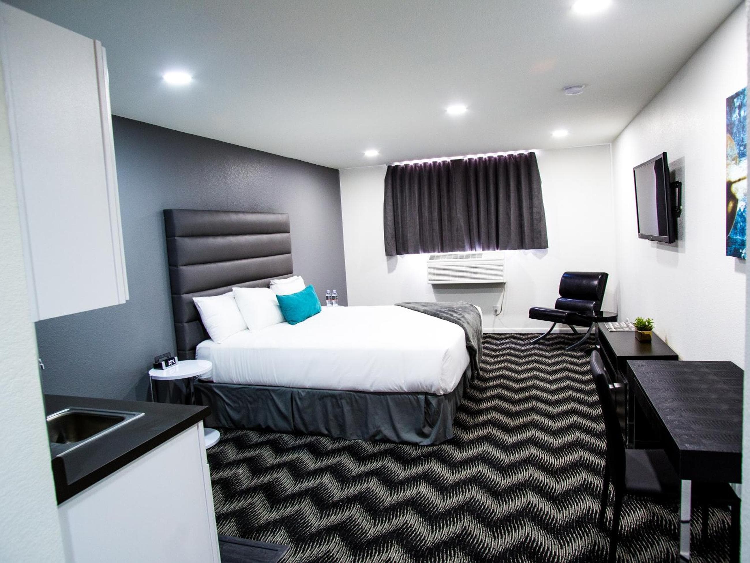 Siegel Select LV Strip-Convention Center — 28