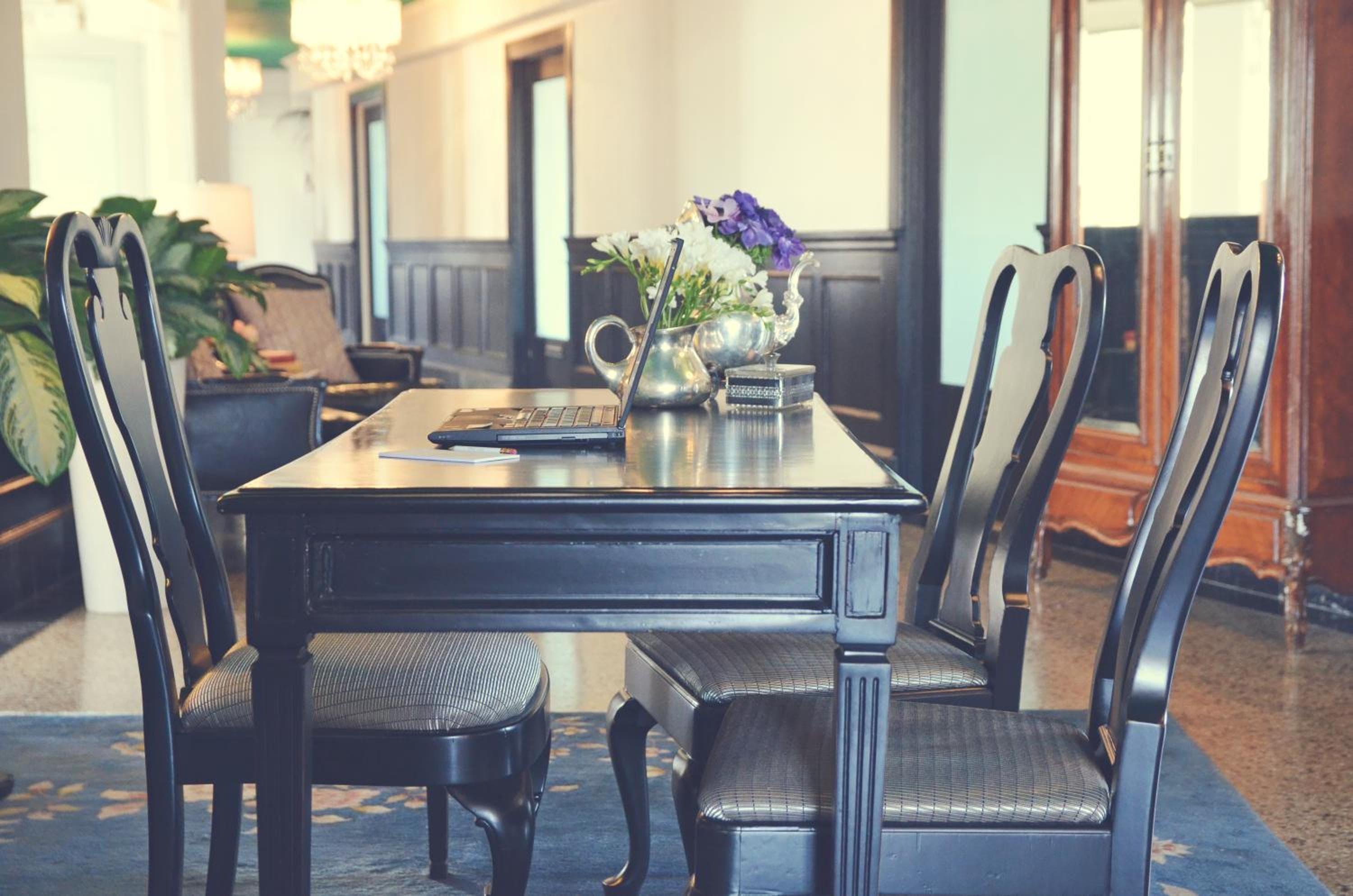Das Culver Hotel — 22