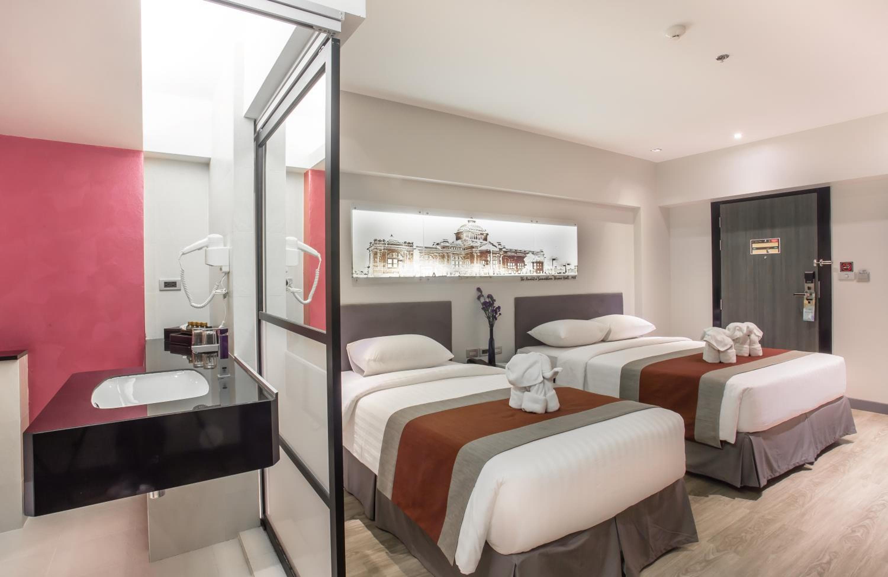 Nouvo City Hotel — 11