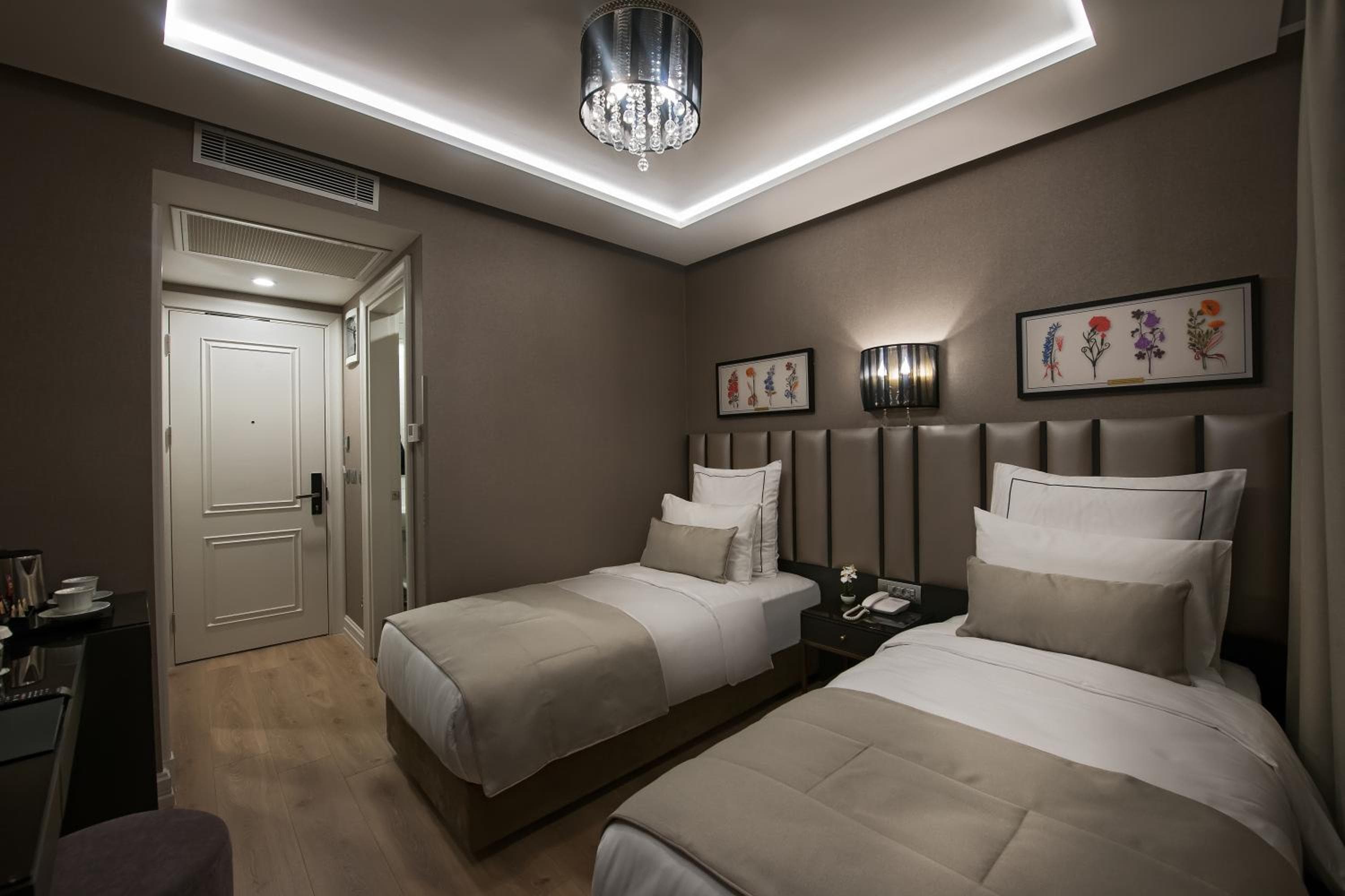 Le Petit Palace Hotel - Special Category — 2