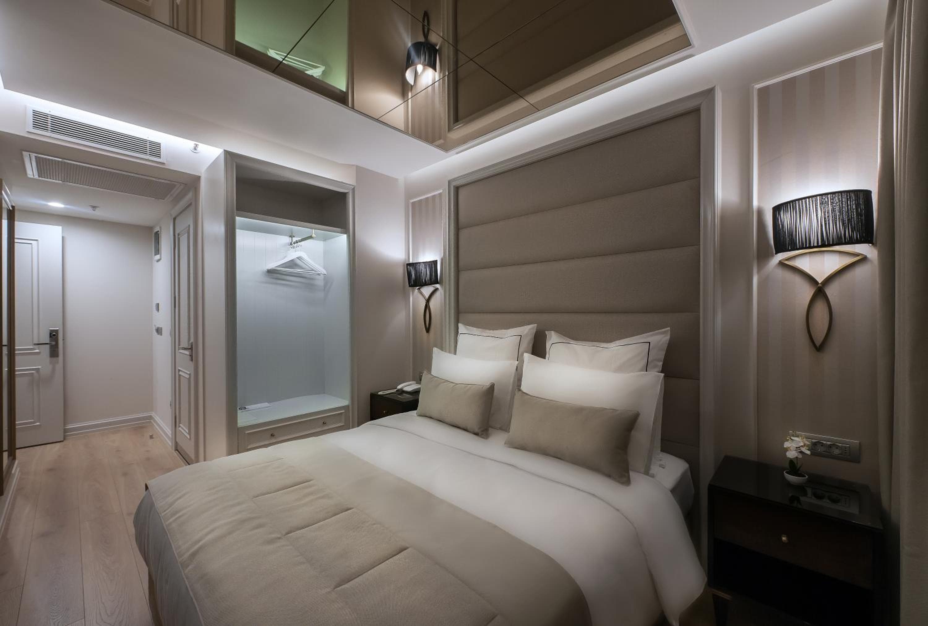 Le Petit Palace Hotel - Special Category — 11