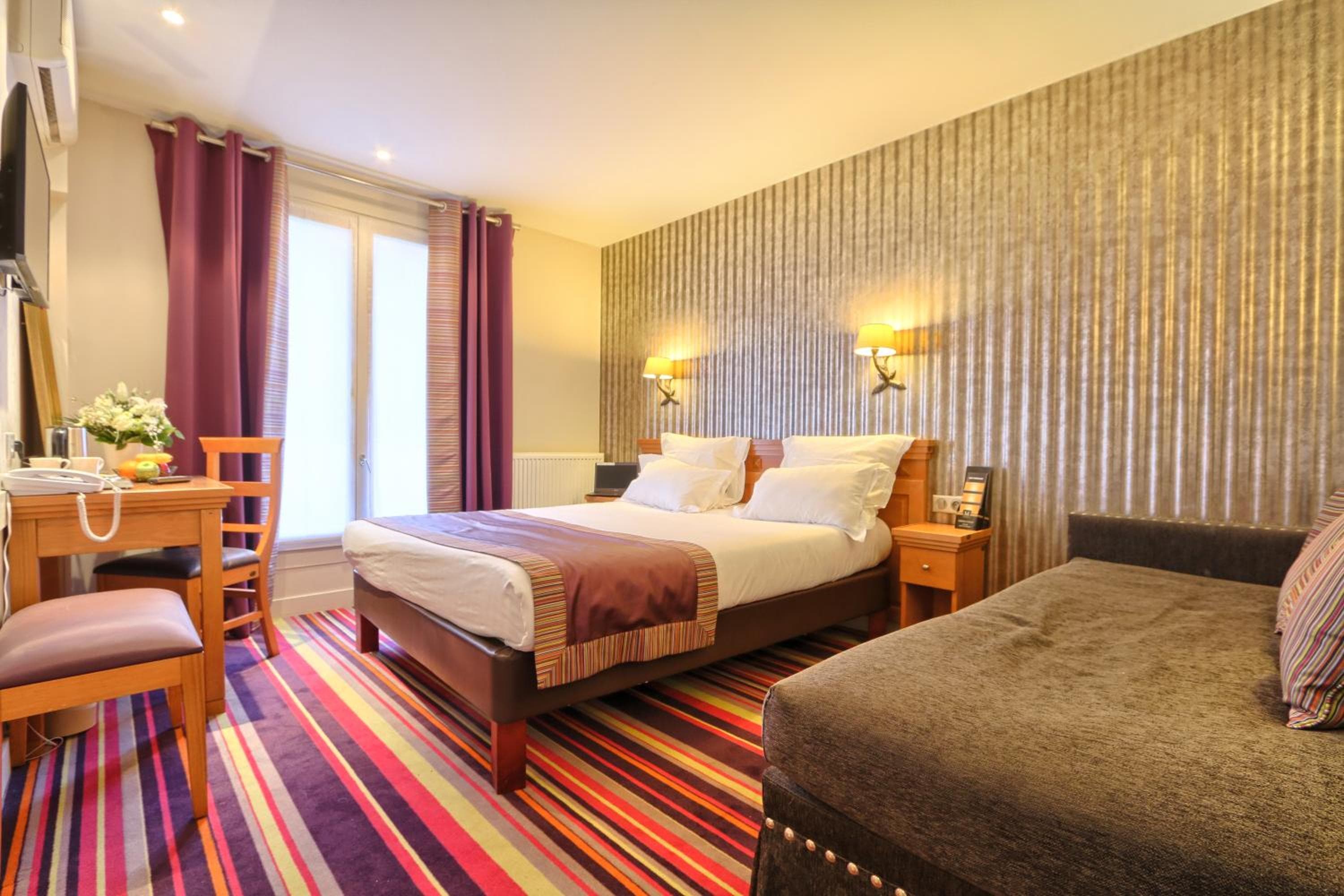 Hotel Mondial — 26