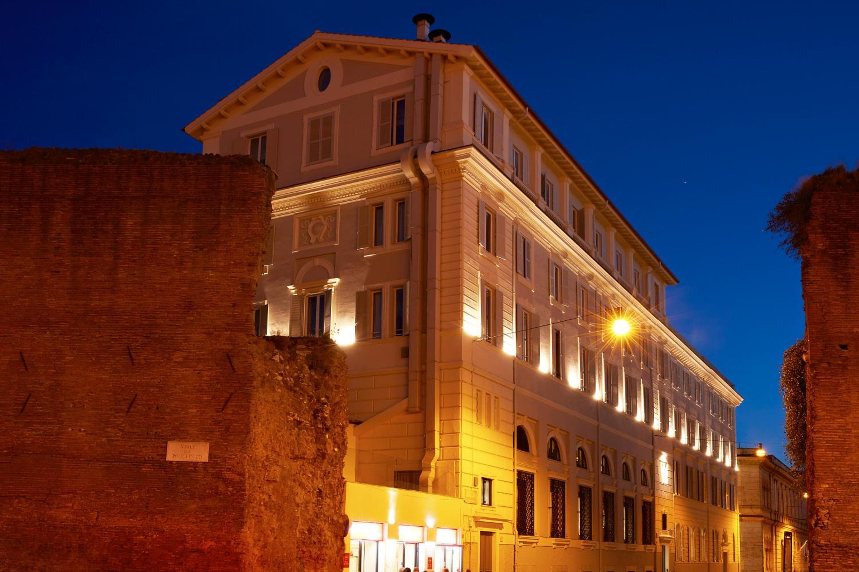 Hotel The Building — 1
