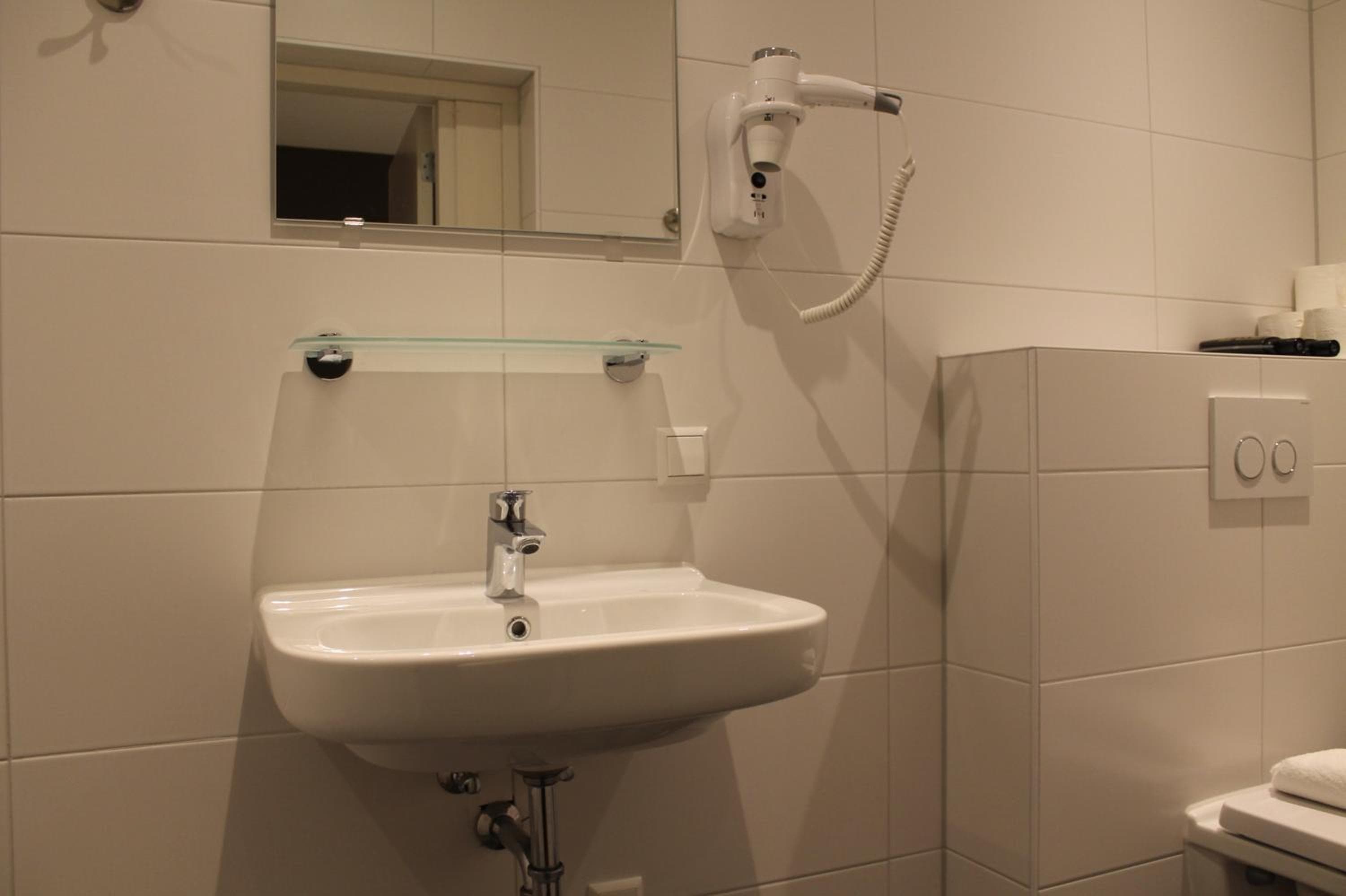 Aston City Hotel — 6