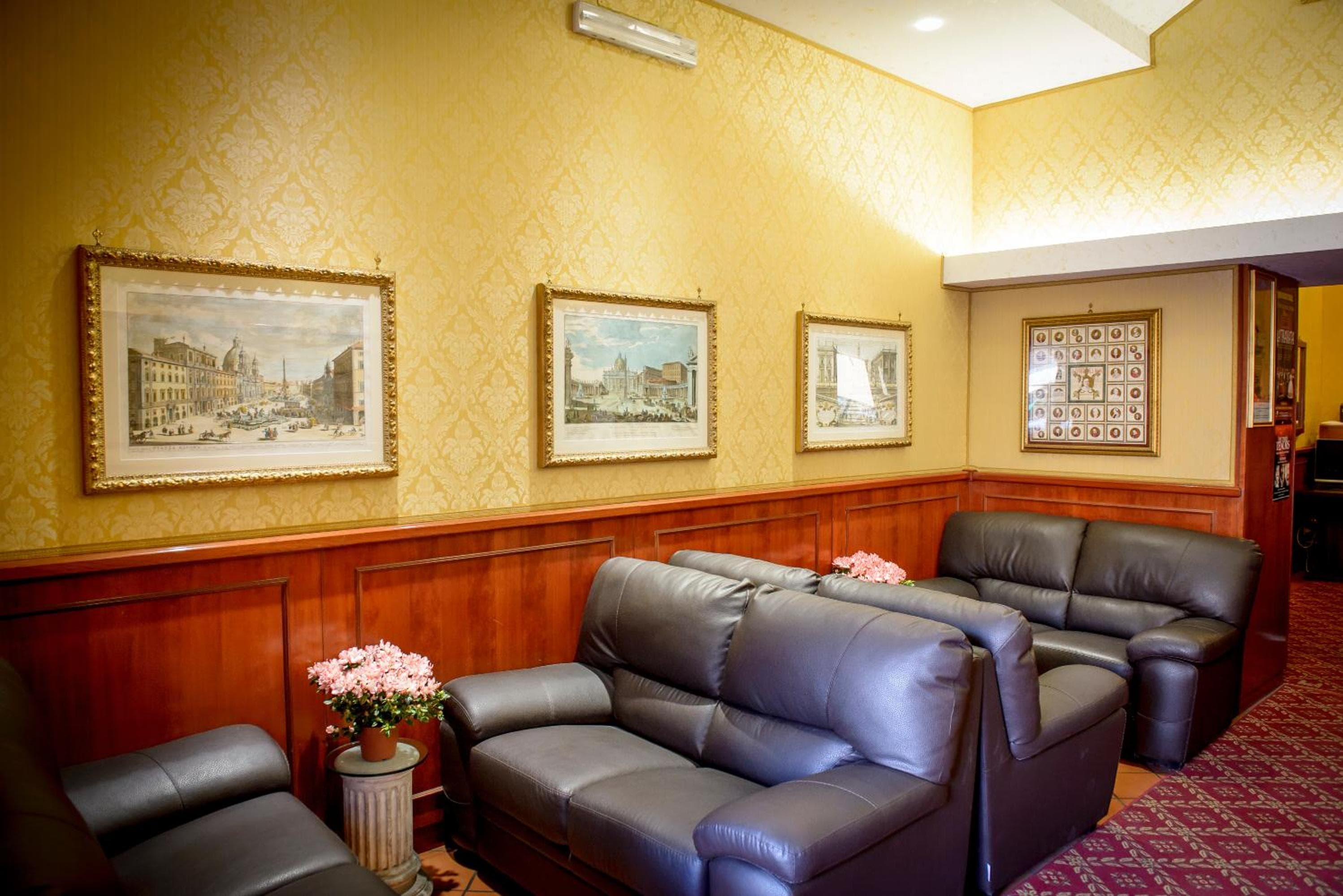 Hotel Emmaus — 6