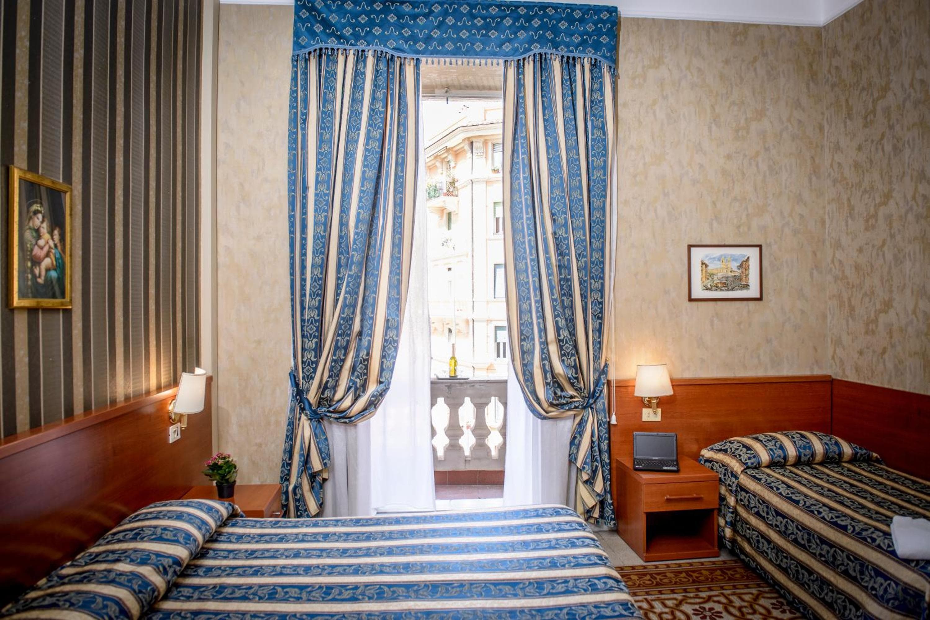Hotel Emmaus — 11