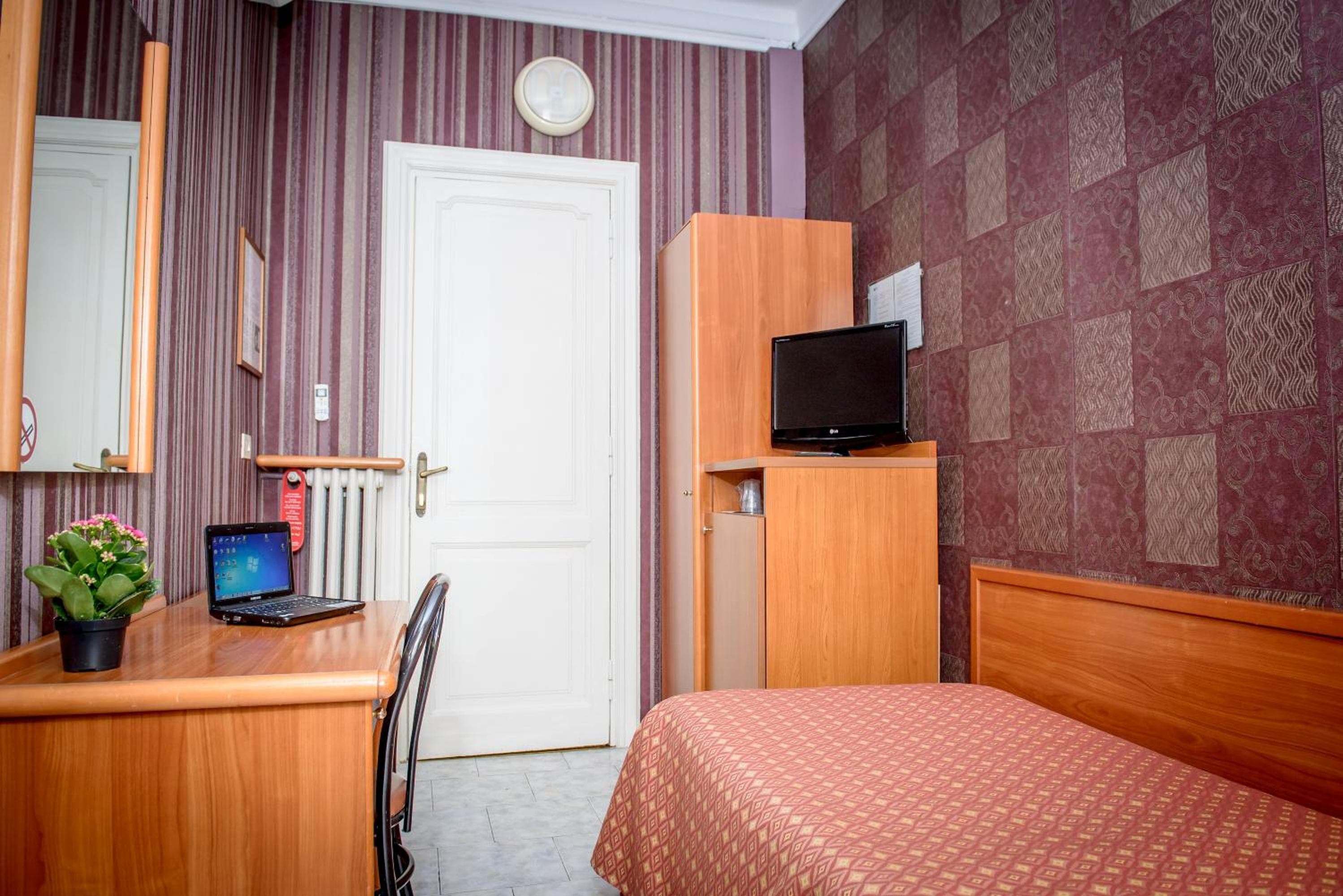 Hotel Emmaus — 23