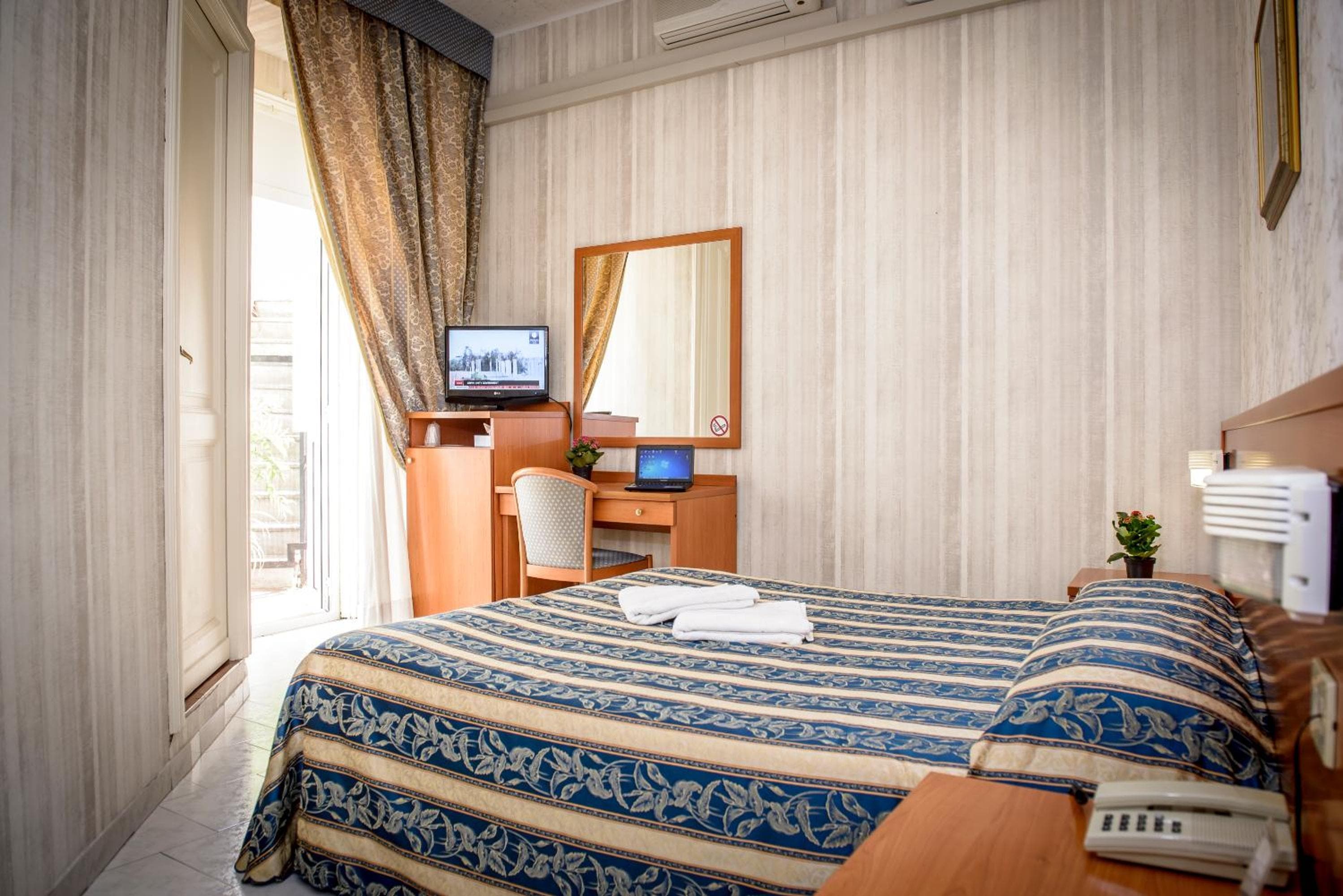 Hotel Emmaus — 26