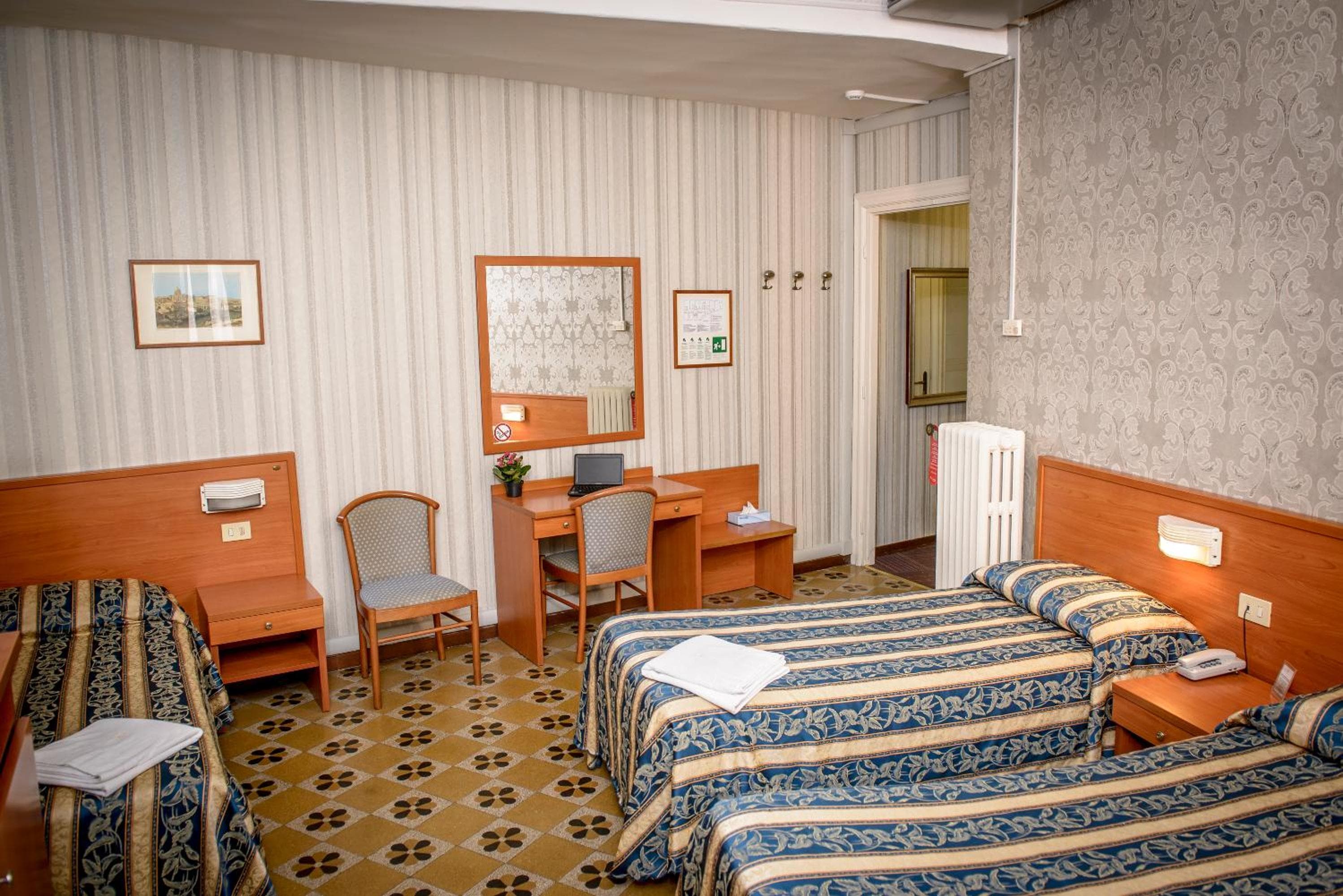 Hotel Emmaus — 19