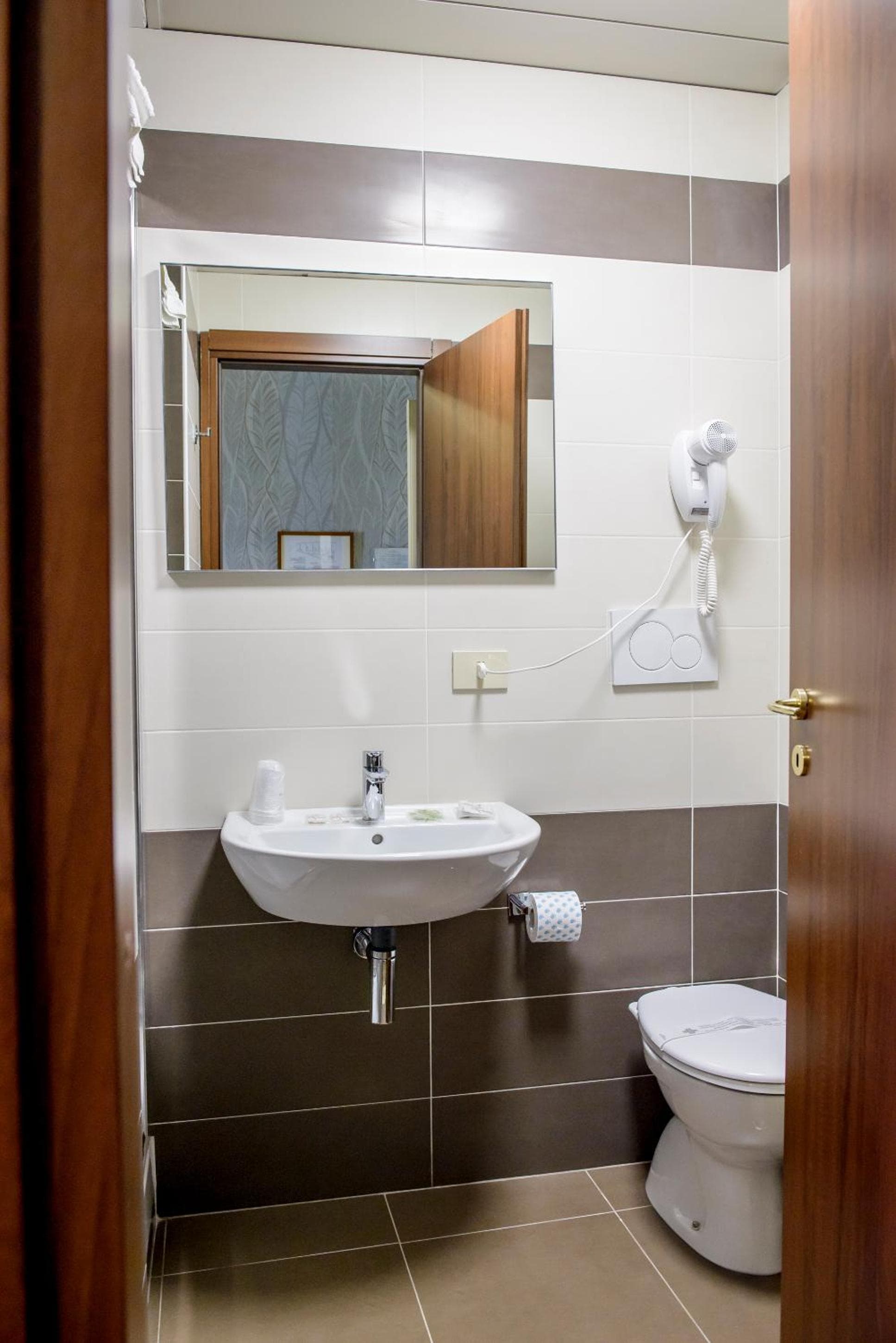 Hotel Emmaus — 28
