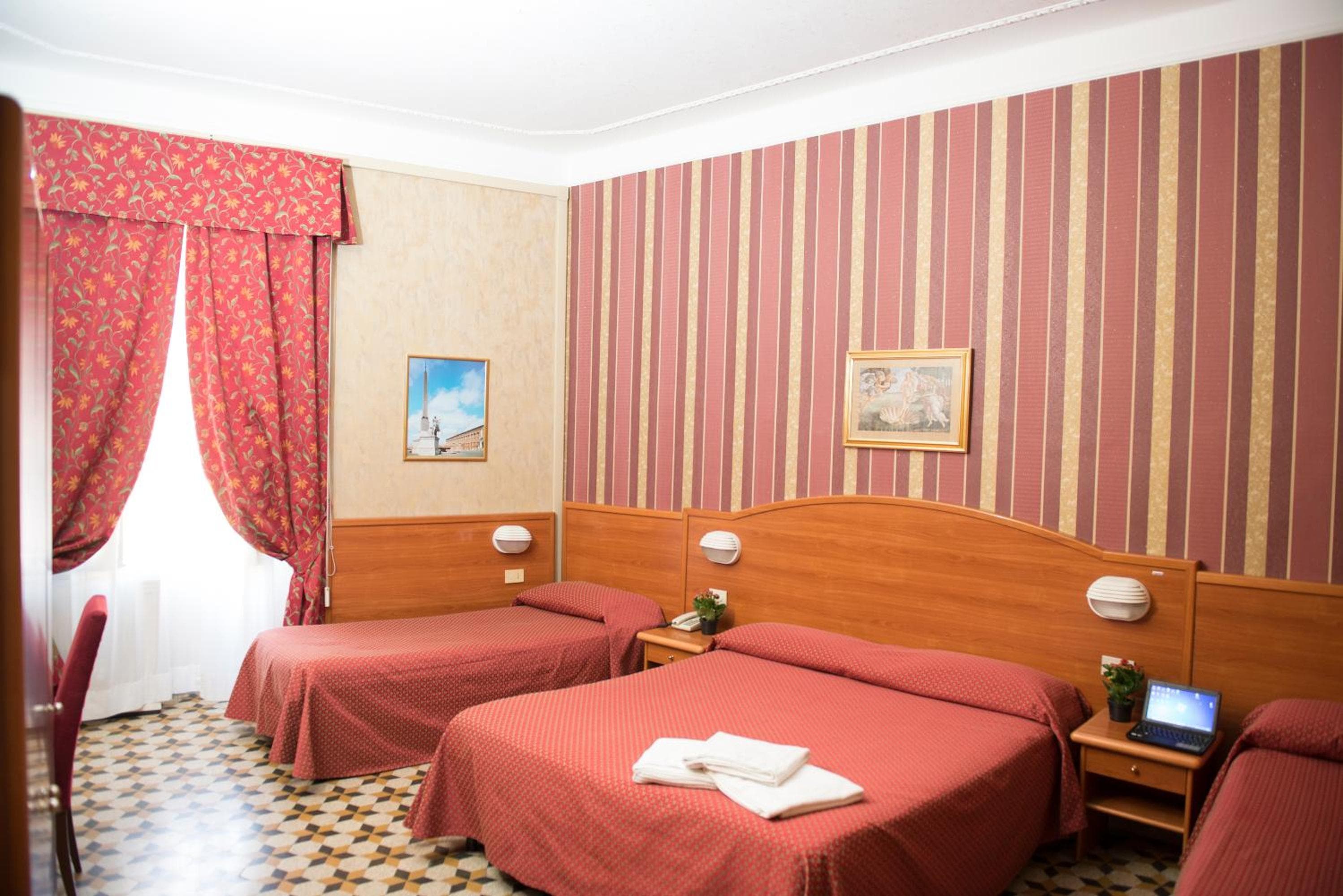 Hotel Emmaus — 27