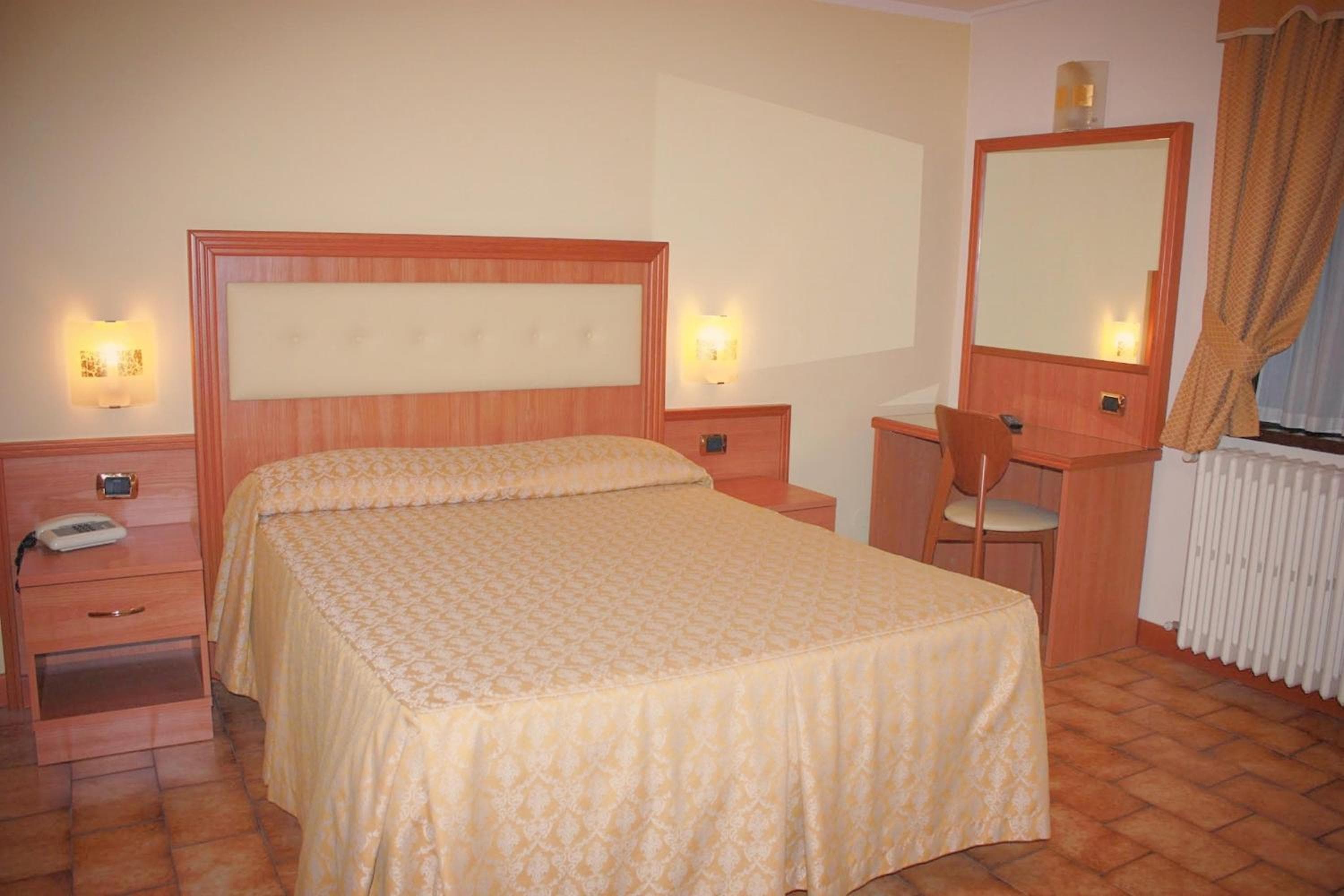 Pequeño hotel — 13