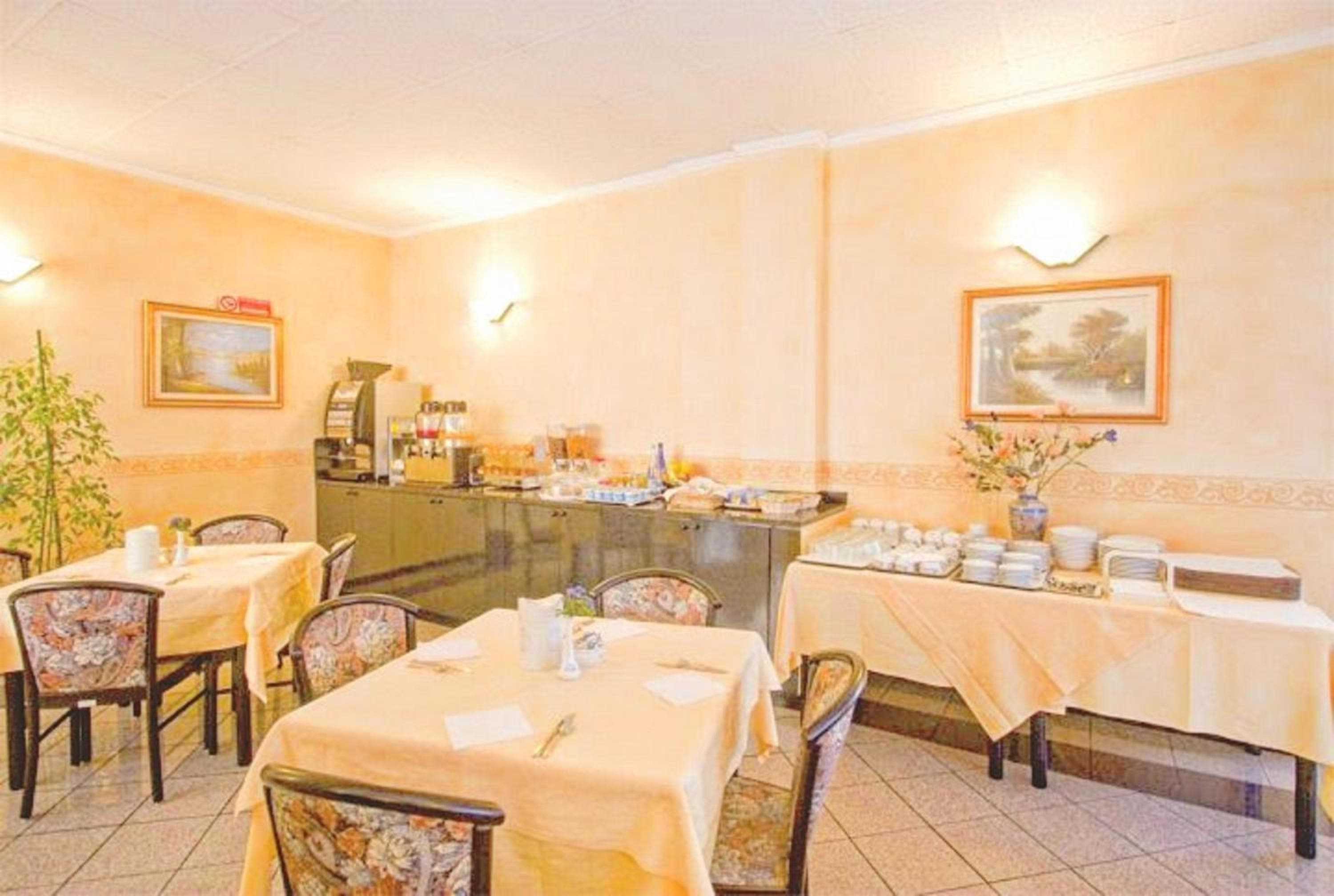 Pequeño hotel — 14
