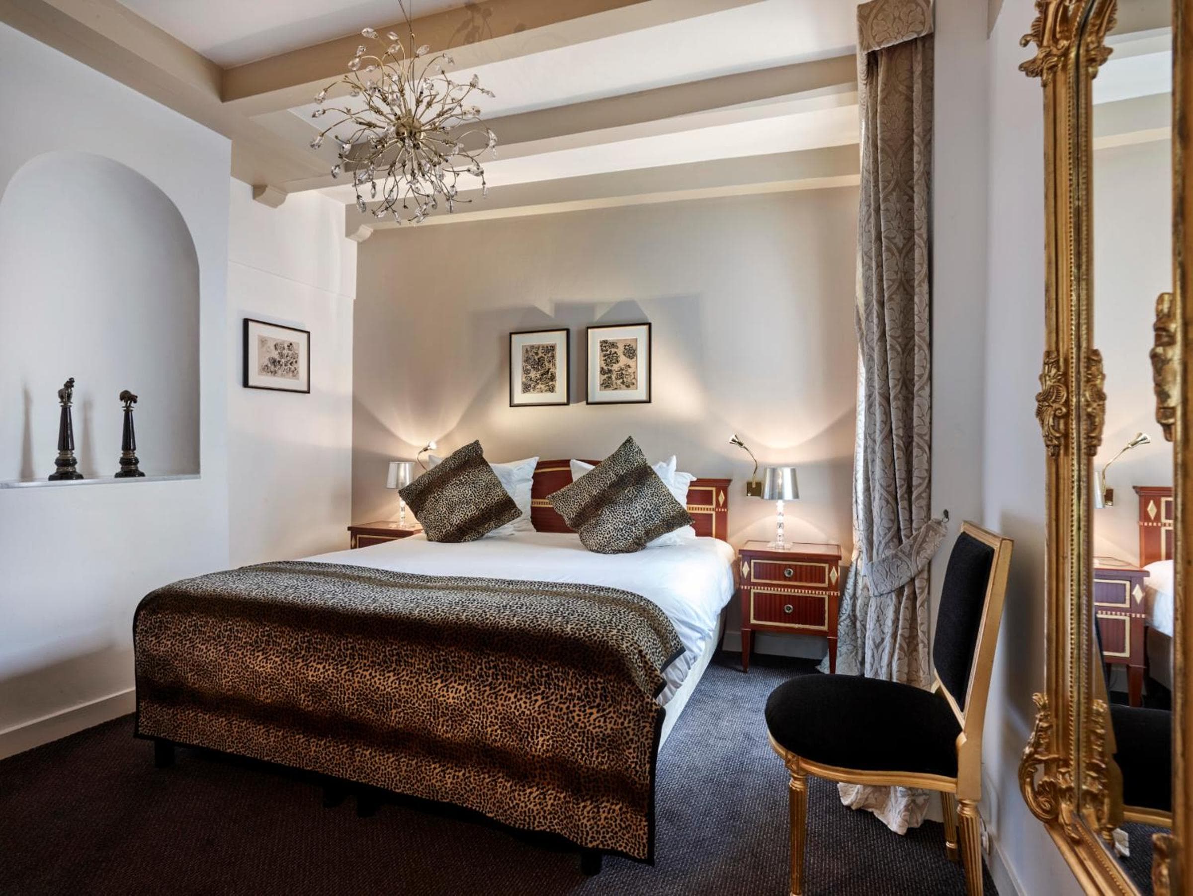 Ambassade Hotel — 8
