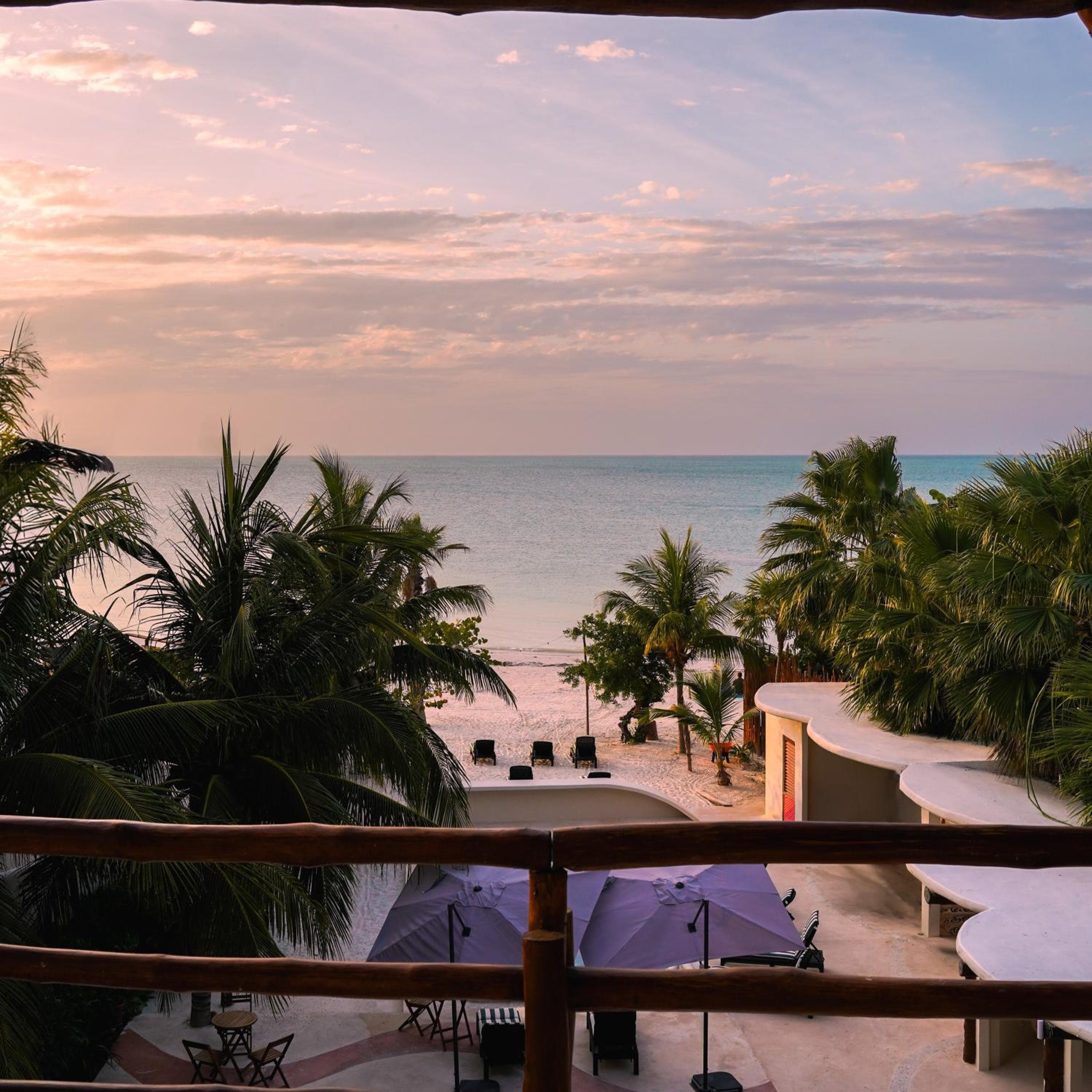 Beachfront Hotel Boutique DK — 1