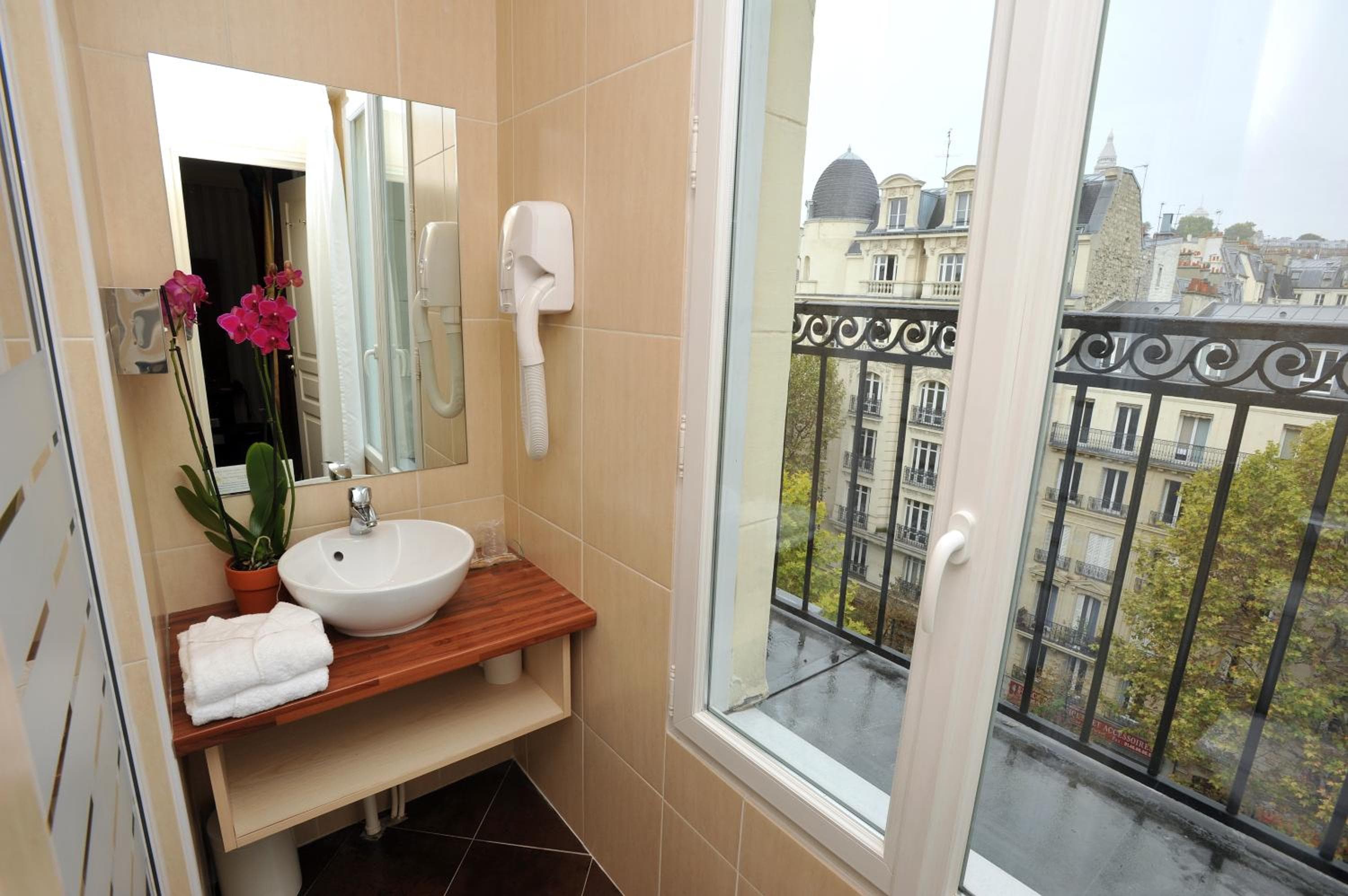 The Playce - Paris — 16