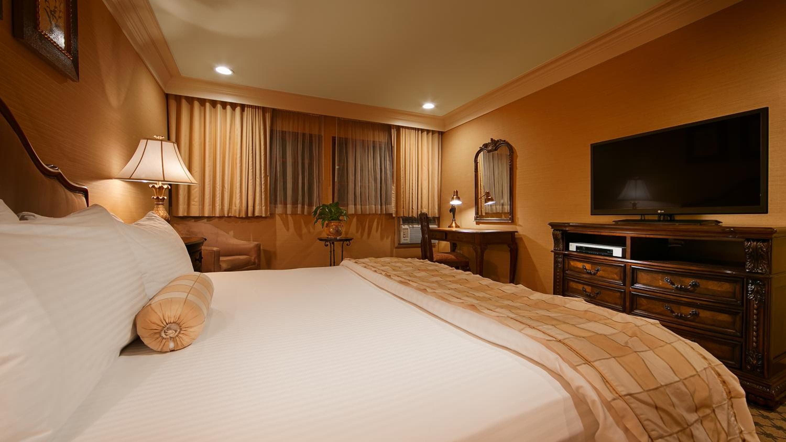 Best Western Plus Sunset Plaza Hotel — 21
