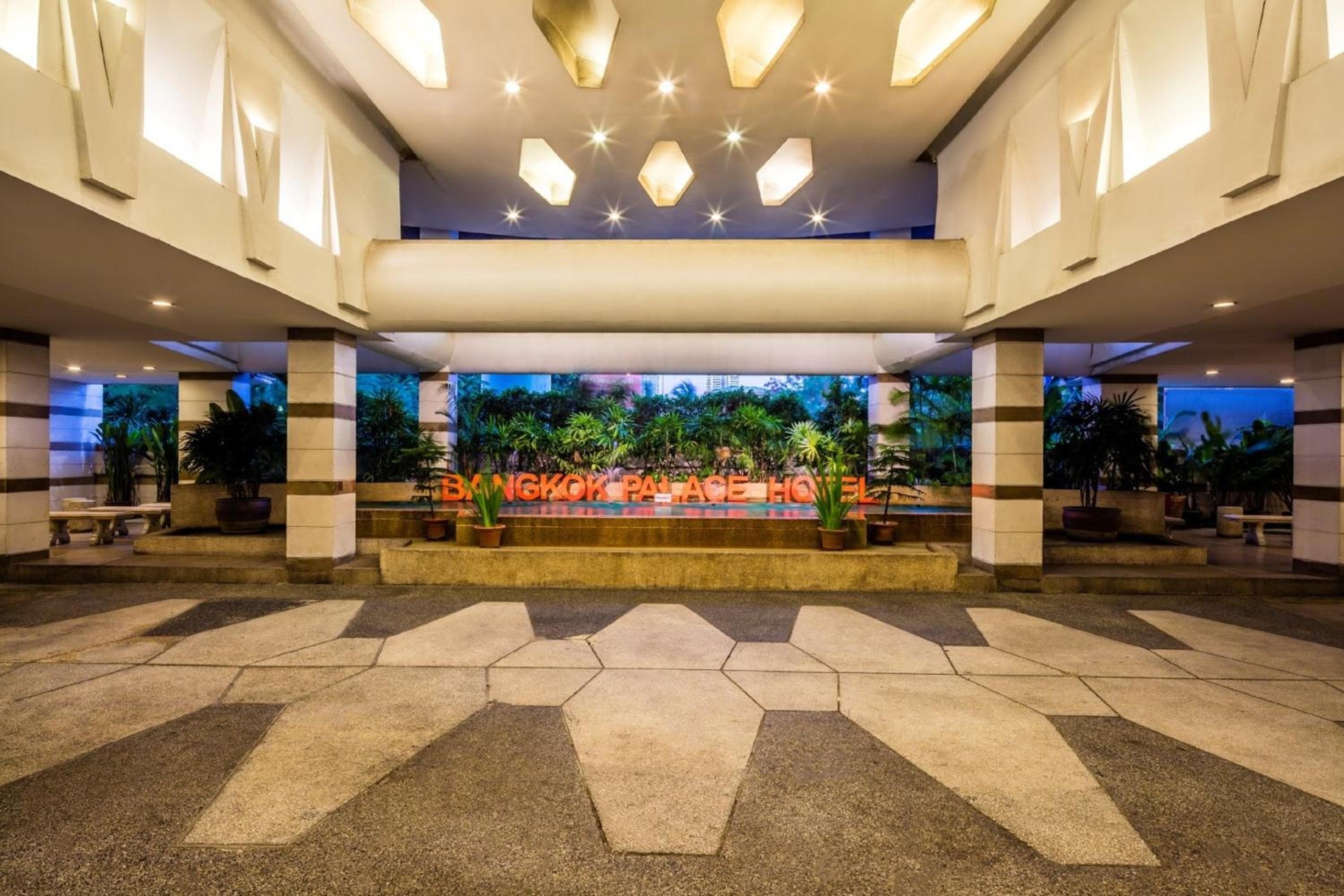 Bangkok Palace Hotel — 1