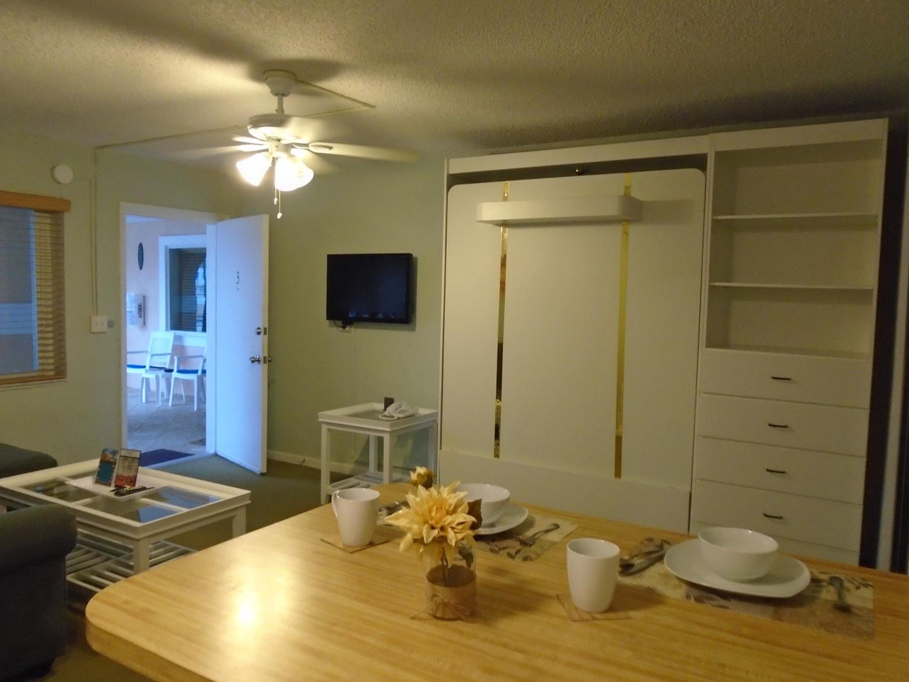Coral Key Inn — 11