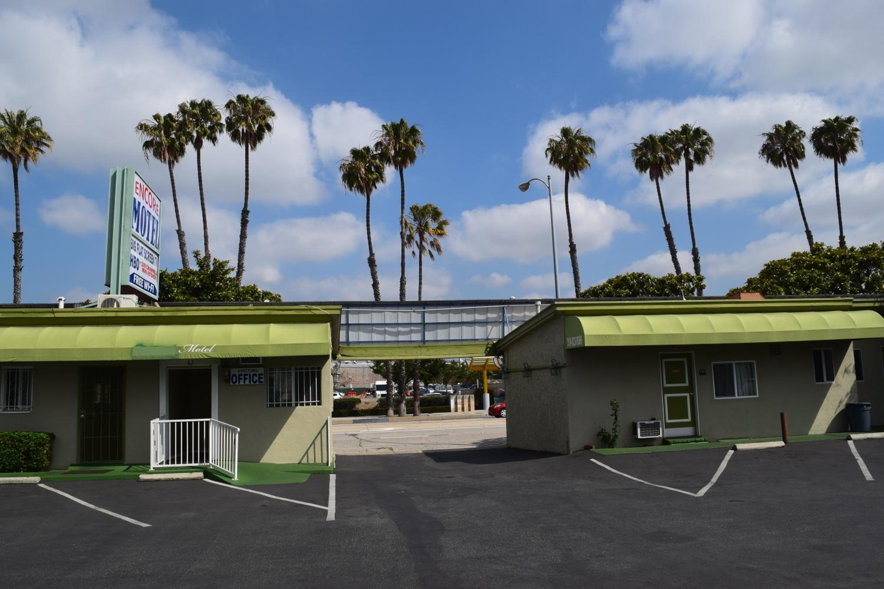 Motel Encore — 6