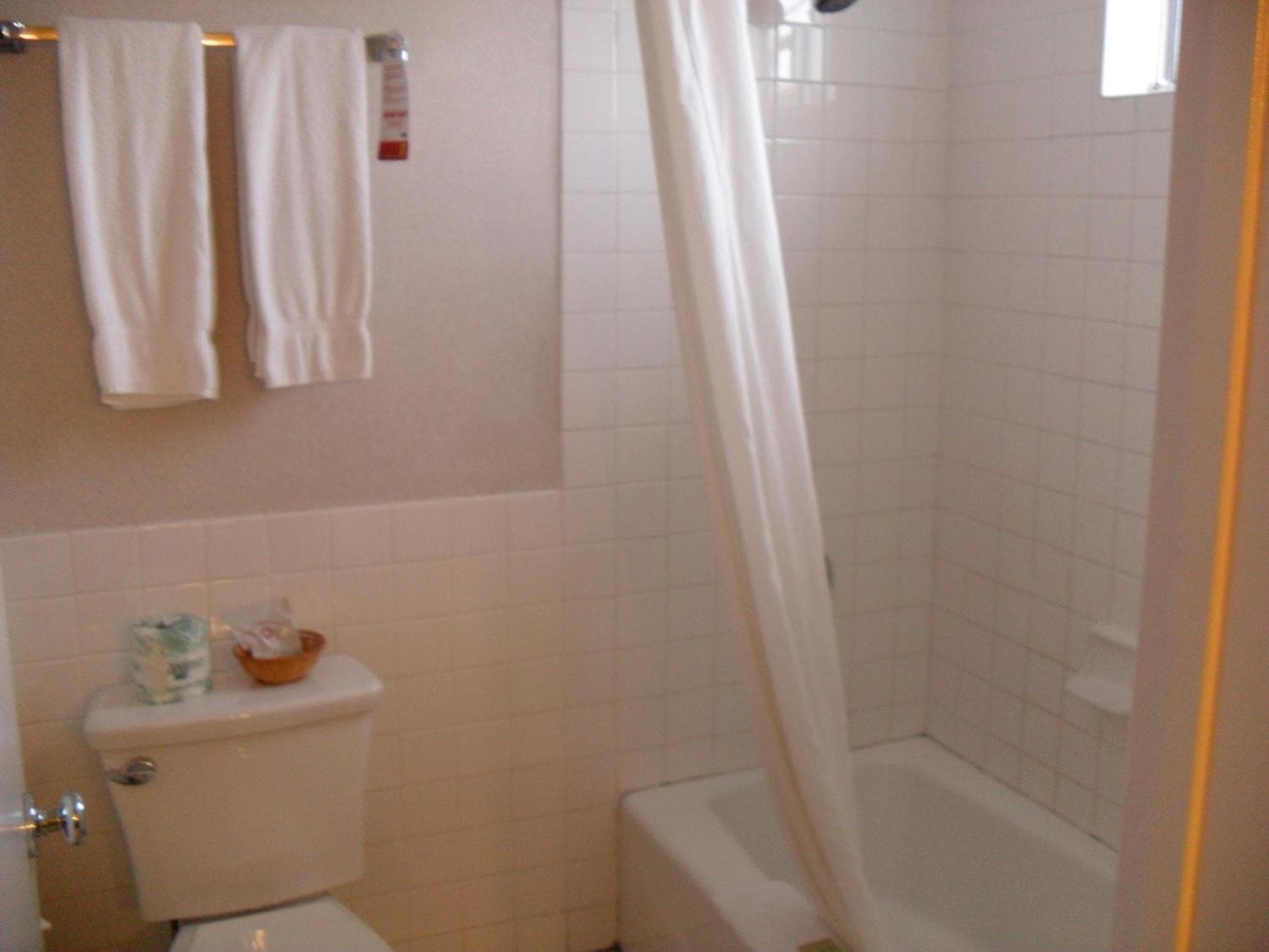 Super 8 by Wyndham Los Angeles-Culver City Area — 23