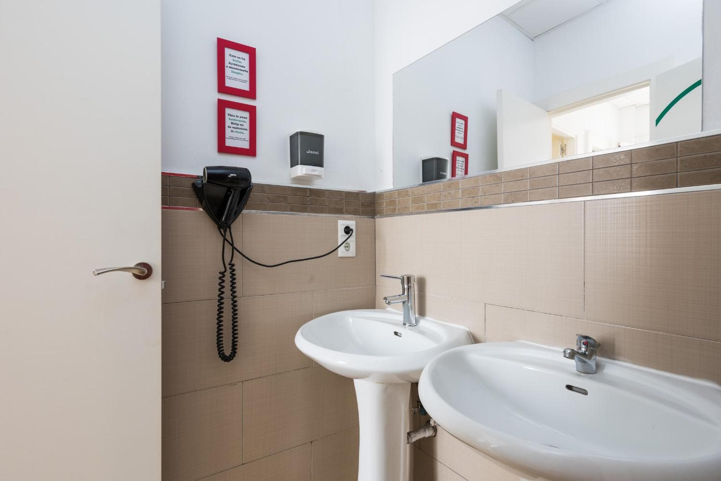 Feel Hostels City Center — 4
