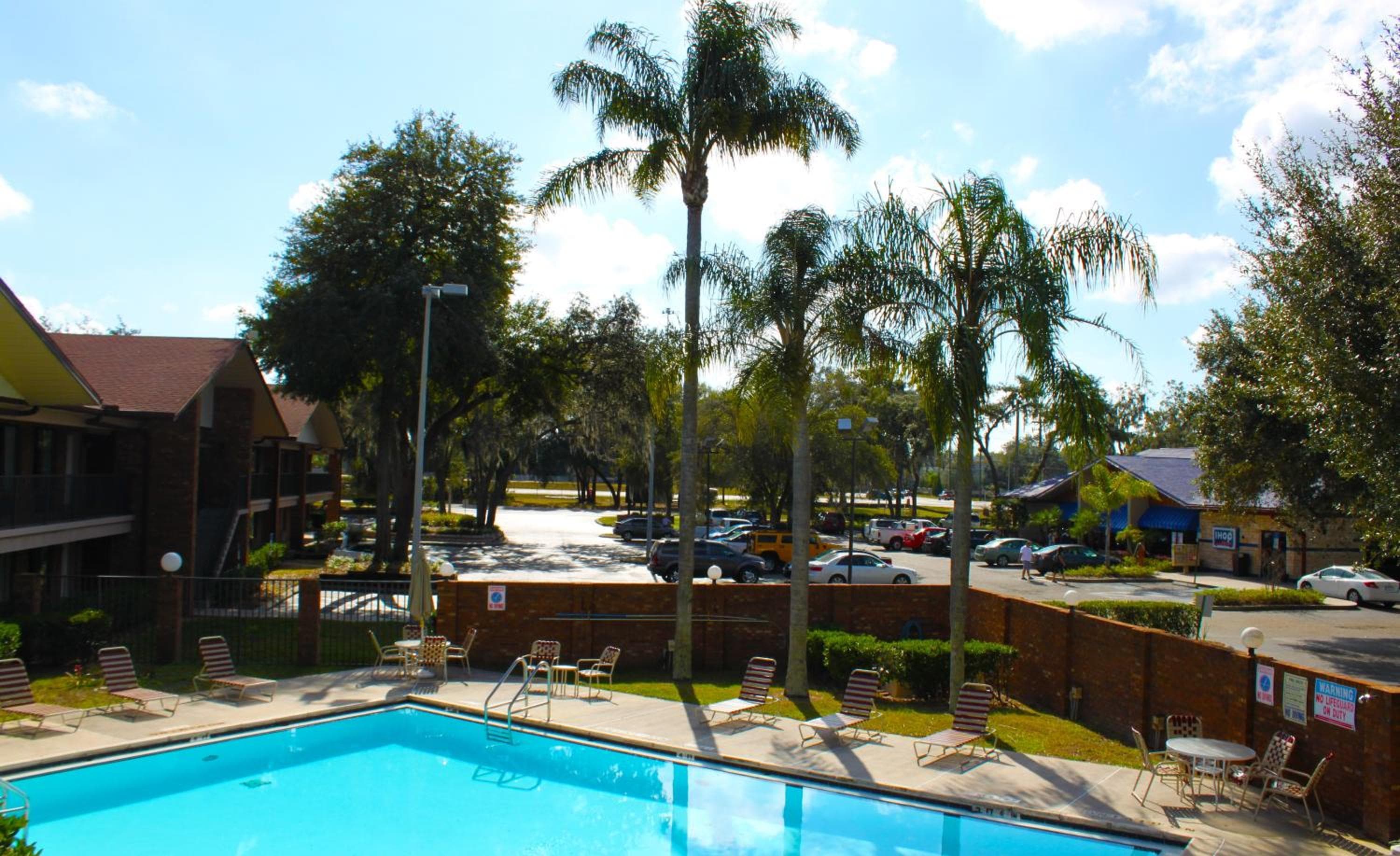 Ramada by Wyndham Temple Terrace/Tampa North — 6