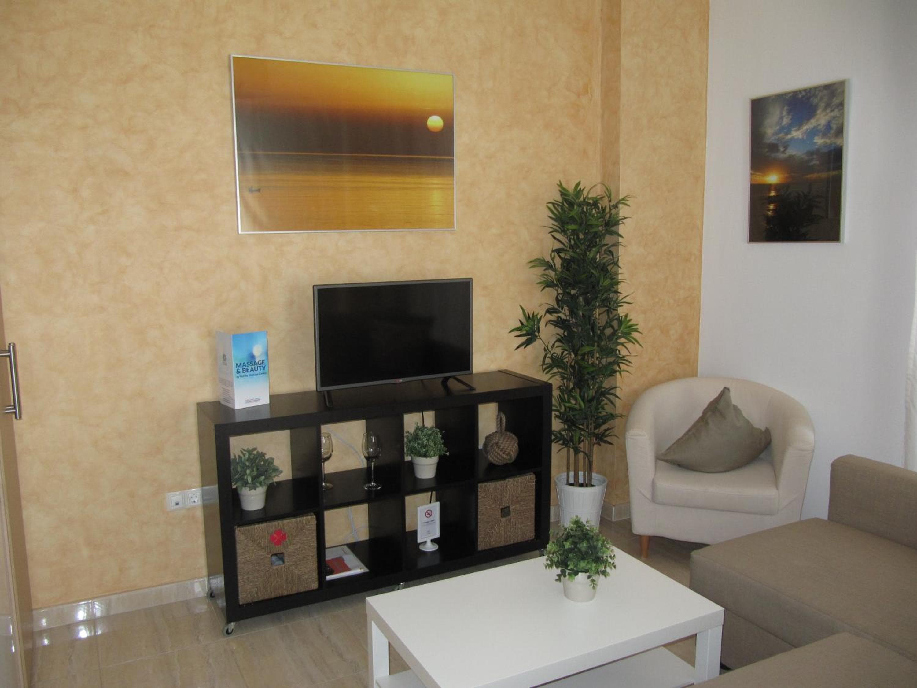 Life Apartments Alameda Colón — 10