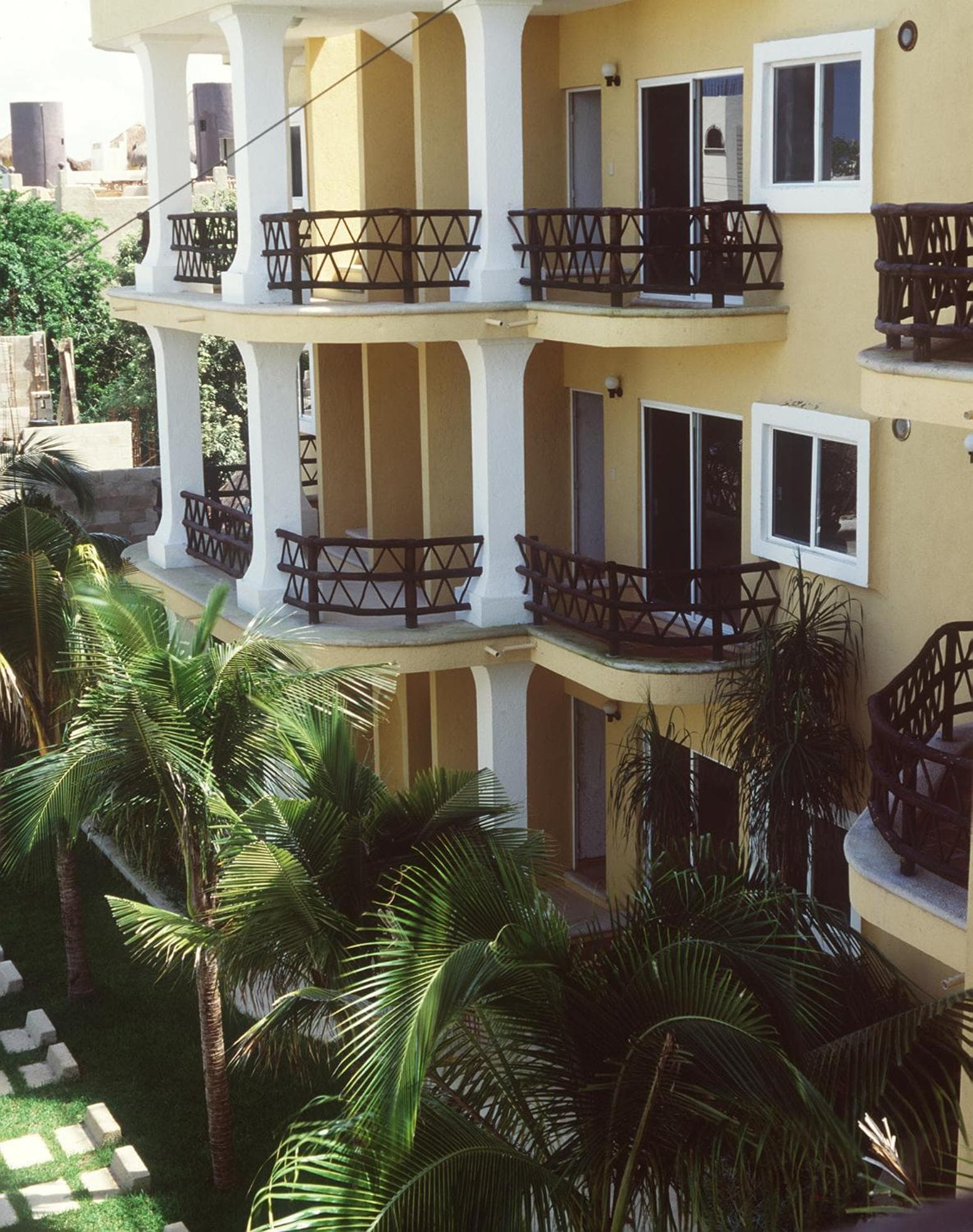 Las Palmas Condominio — 25