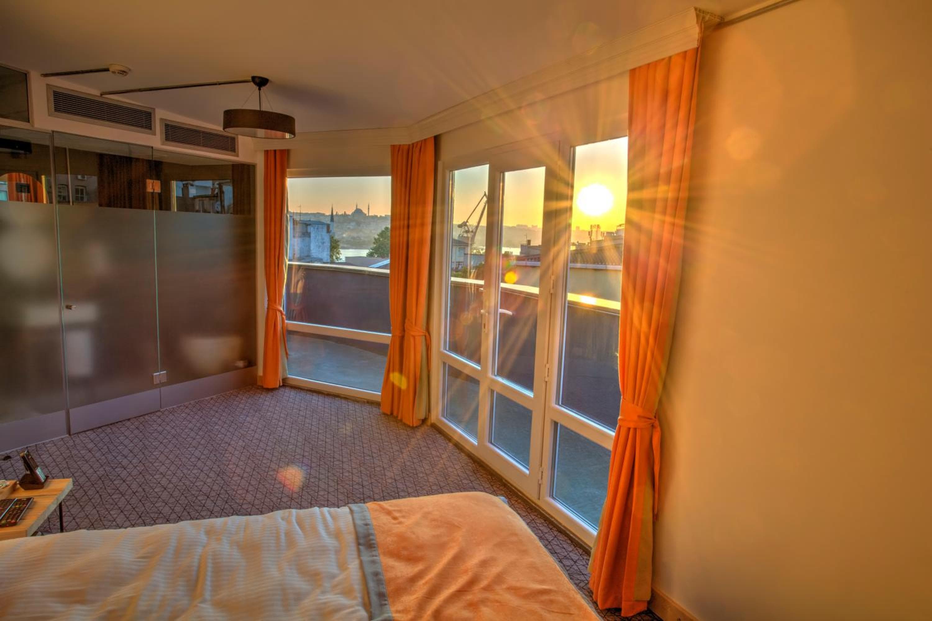 Vavien Hotel — 2