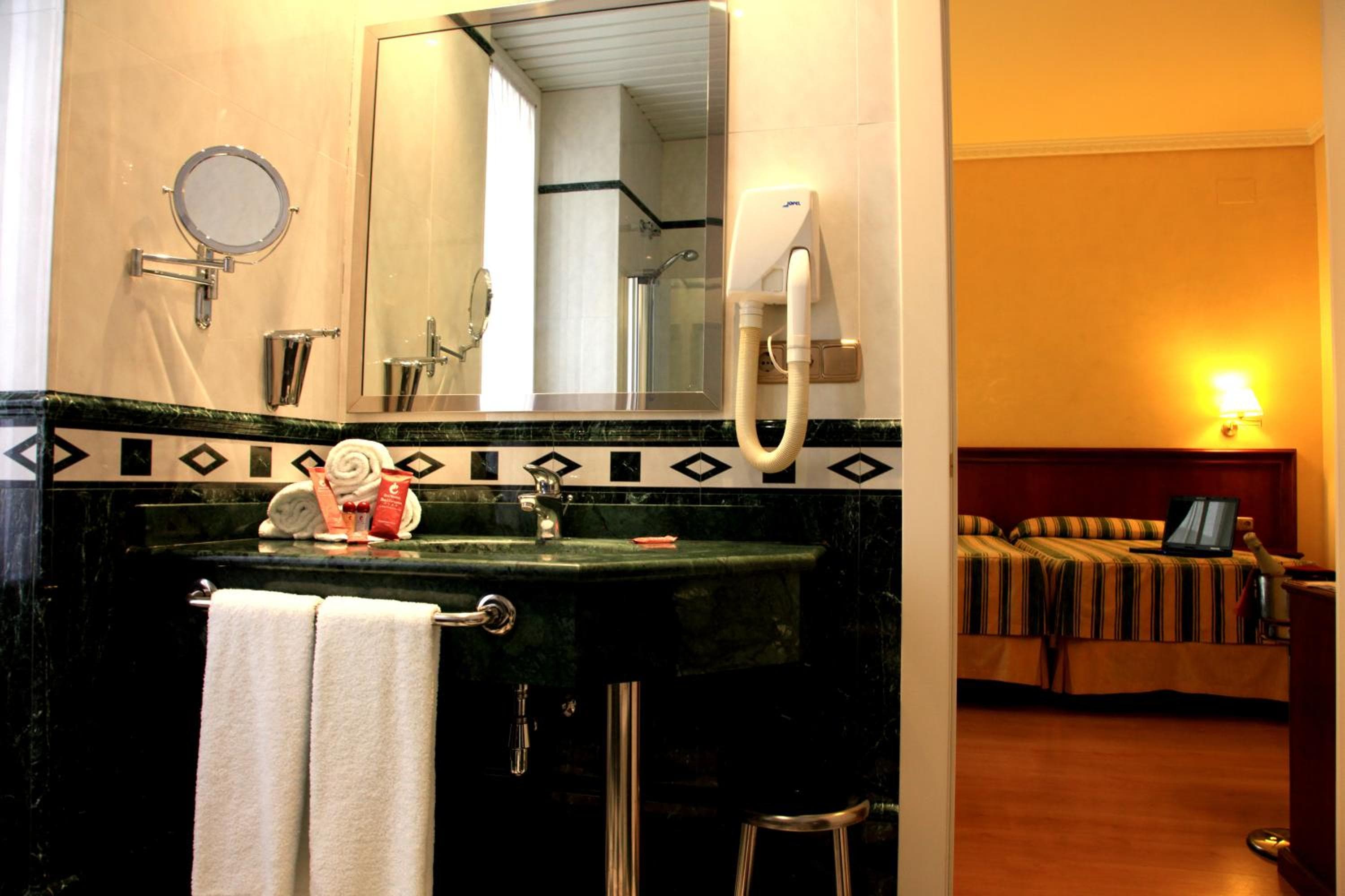 Hotel Cervantes — 8