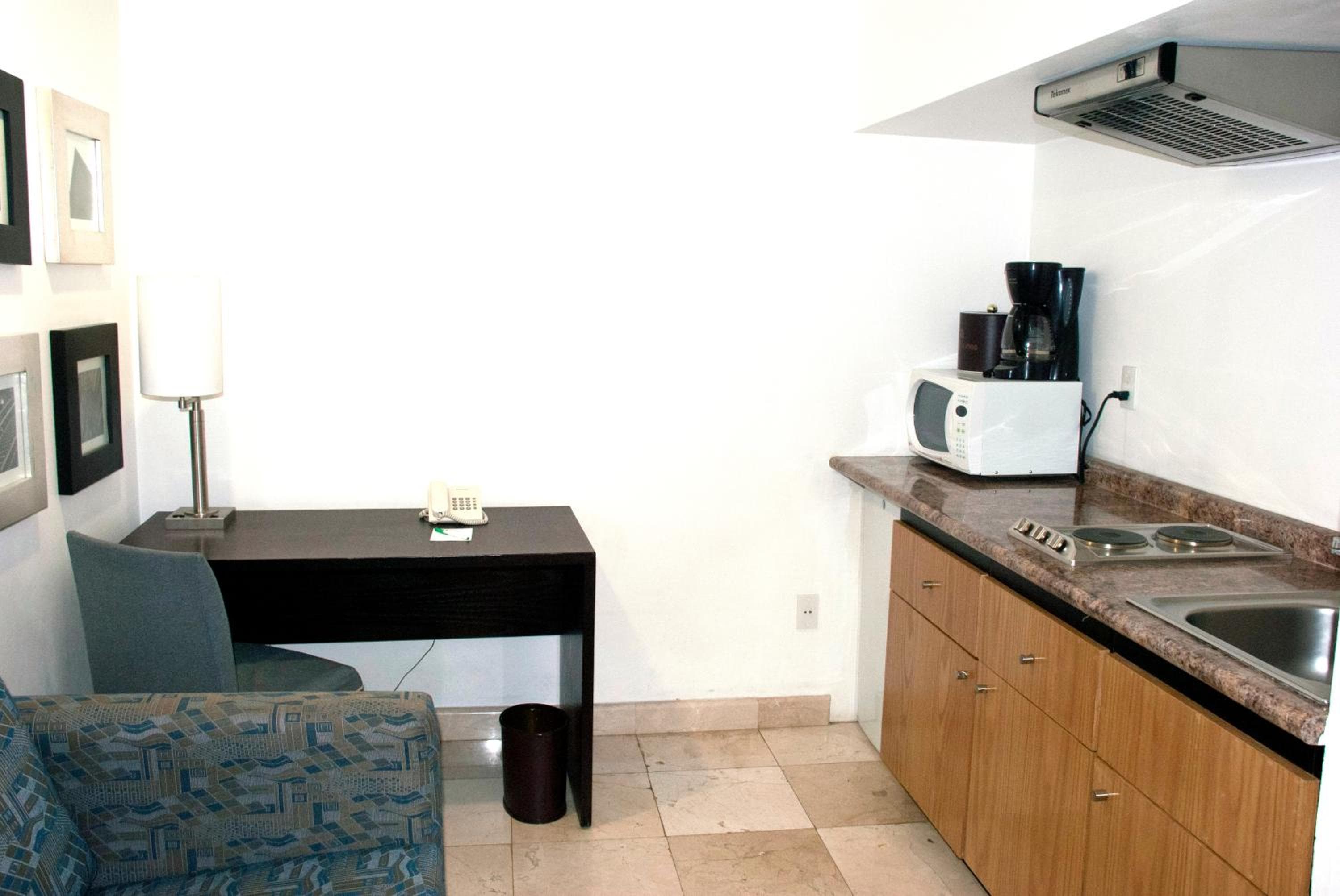 Hotel & Suites PF — 26