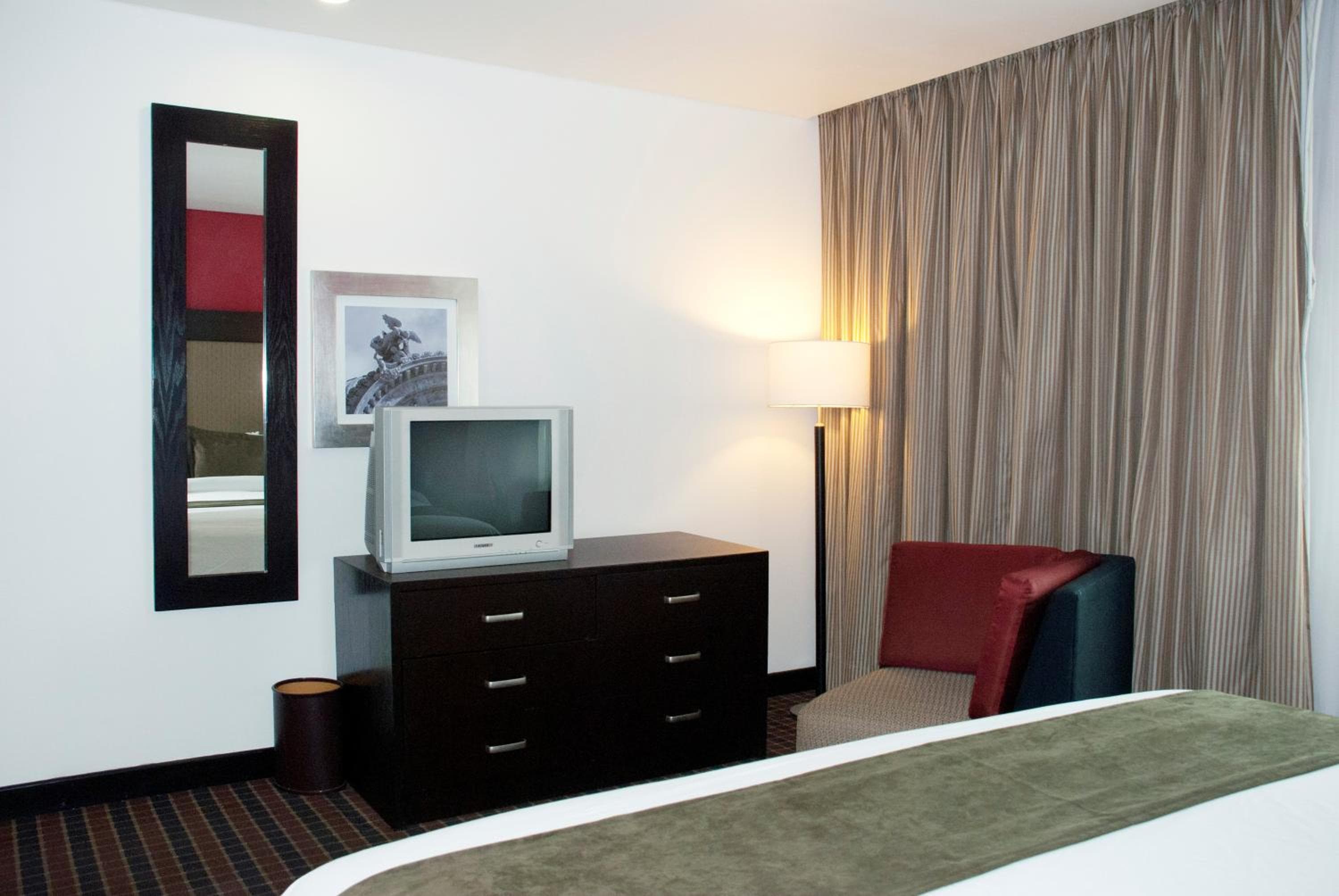 Hotel & Suites PF — 28