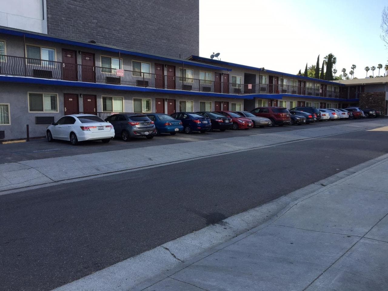 Hollywood Palms Inns & Suites — 4