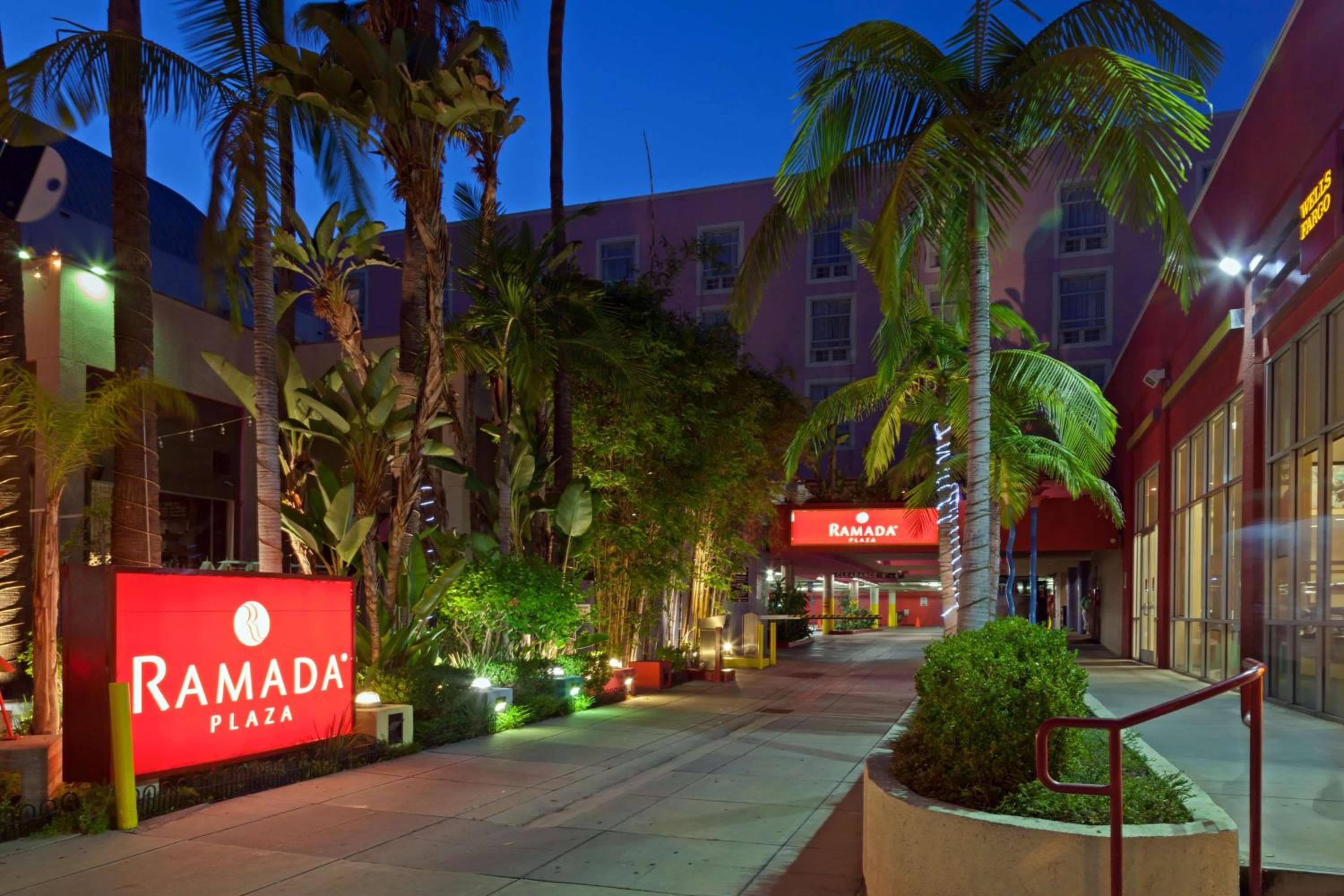 Ramada Plaza by Wyndham West Hollywood Hotel & Suites — 2