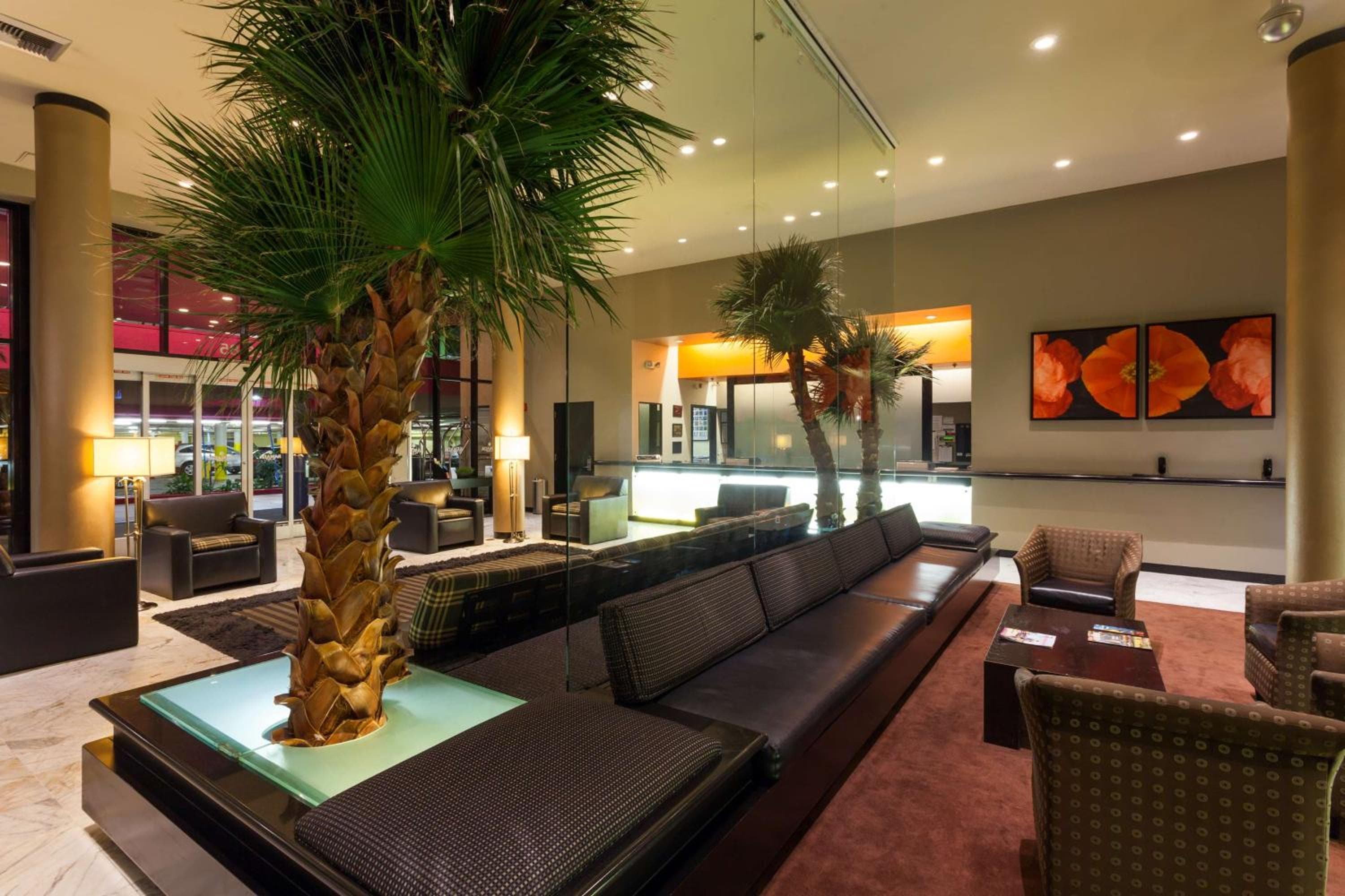 Ramada Plaza by Wyndham West Hollywood Hotel & Suites — 4