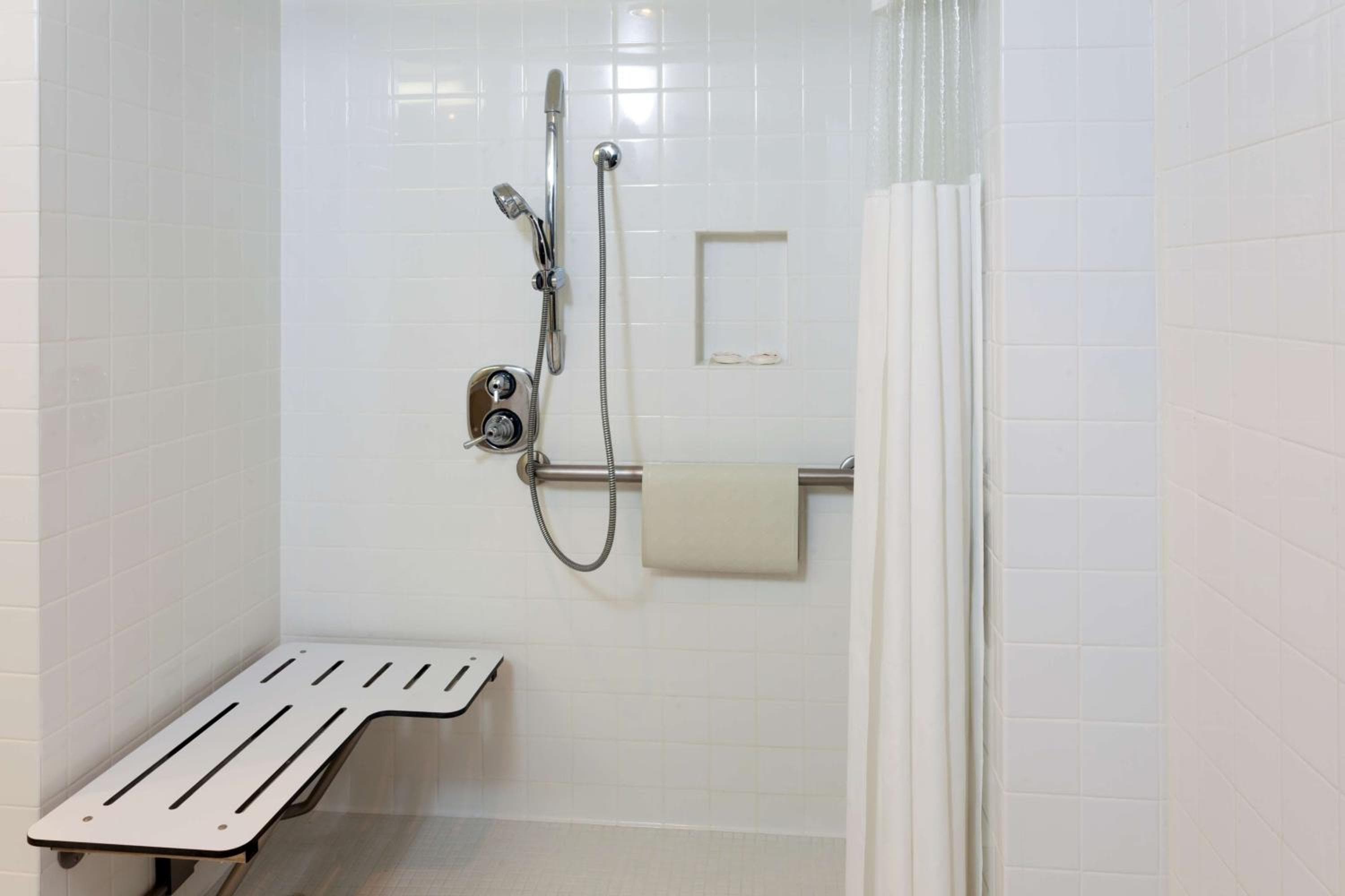 Ramada Plaza by Wyndham West Hollywood Hotel & Suites — 18