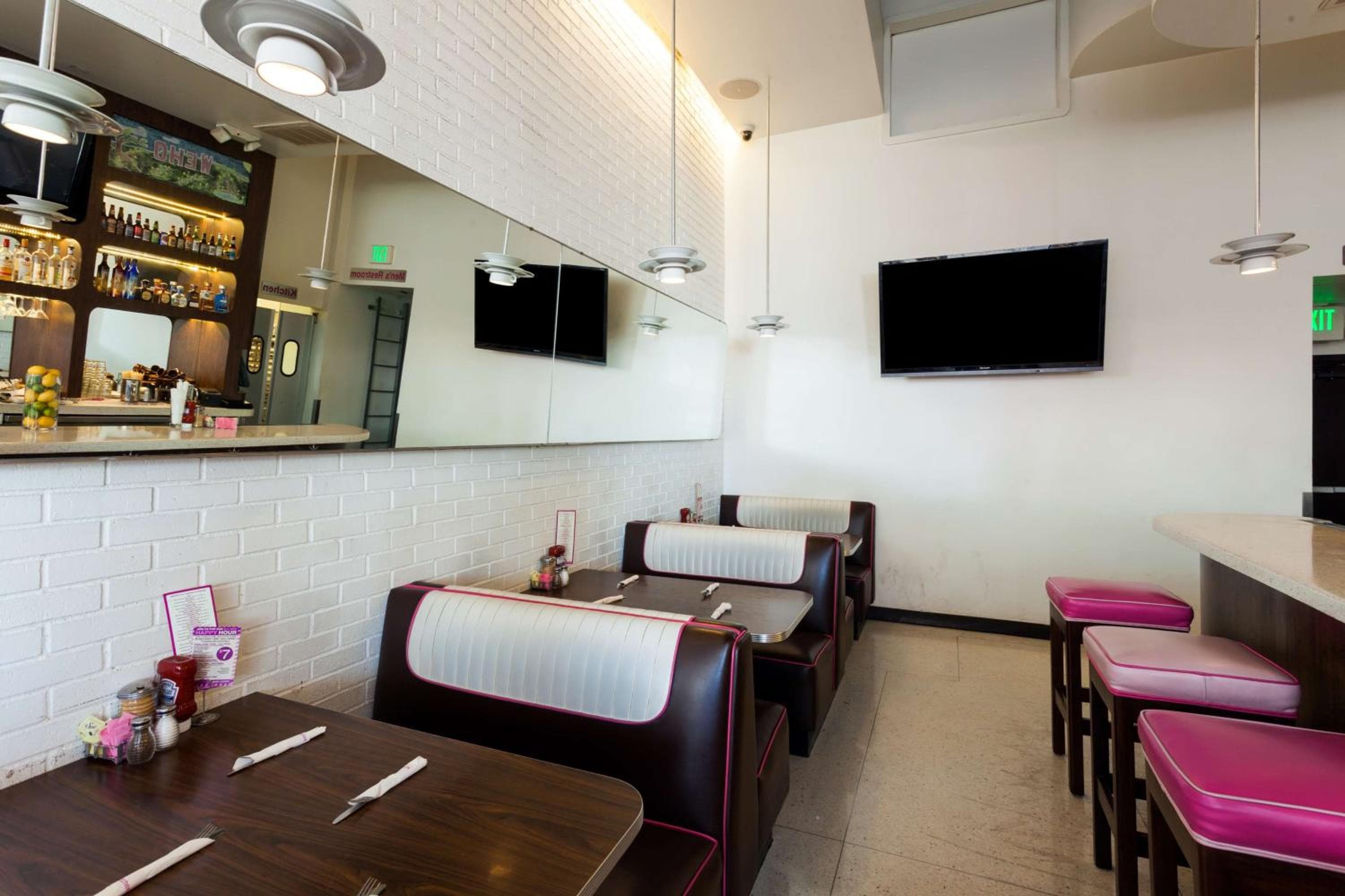 Ramada Plaza by Wyndham West Hollywood Hotel & Suites — 13