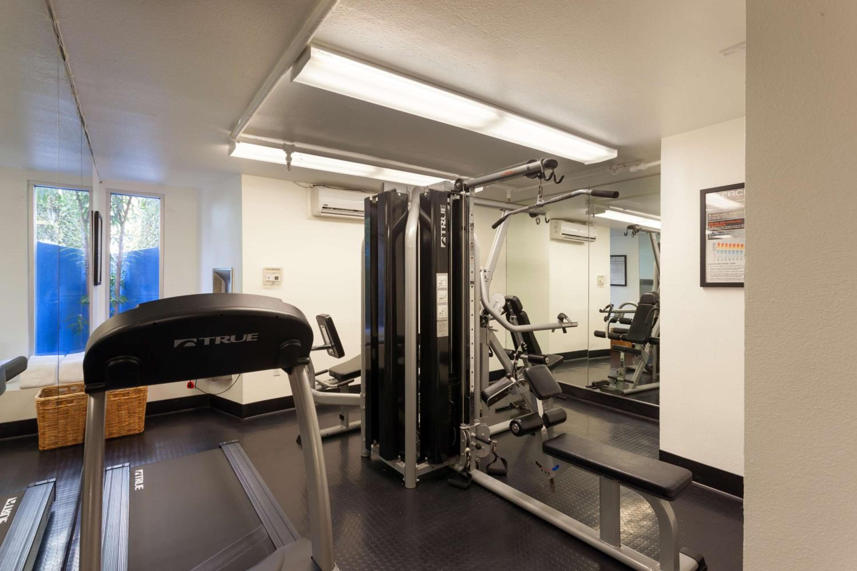 Ramada Plaza by Wyndham West Hollywood Hotel & Suites — 14