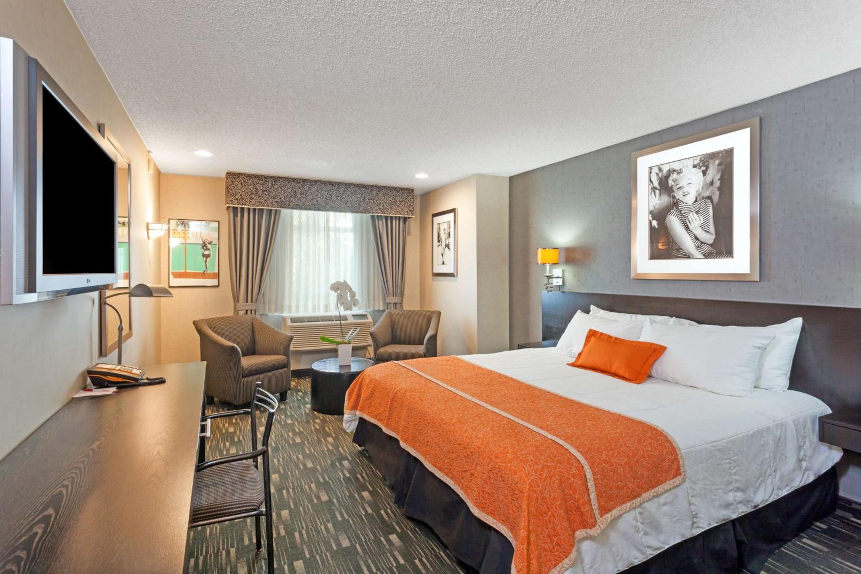 Ramada Plaza by Wyndham West Hollywood Hotel & Suites — 9