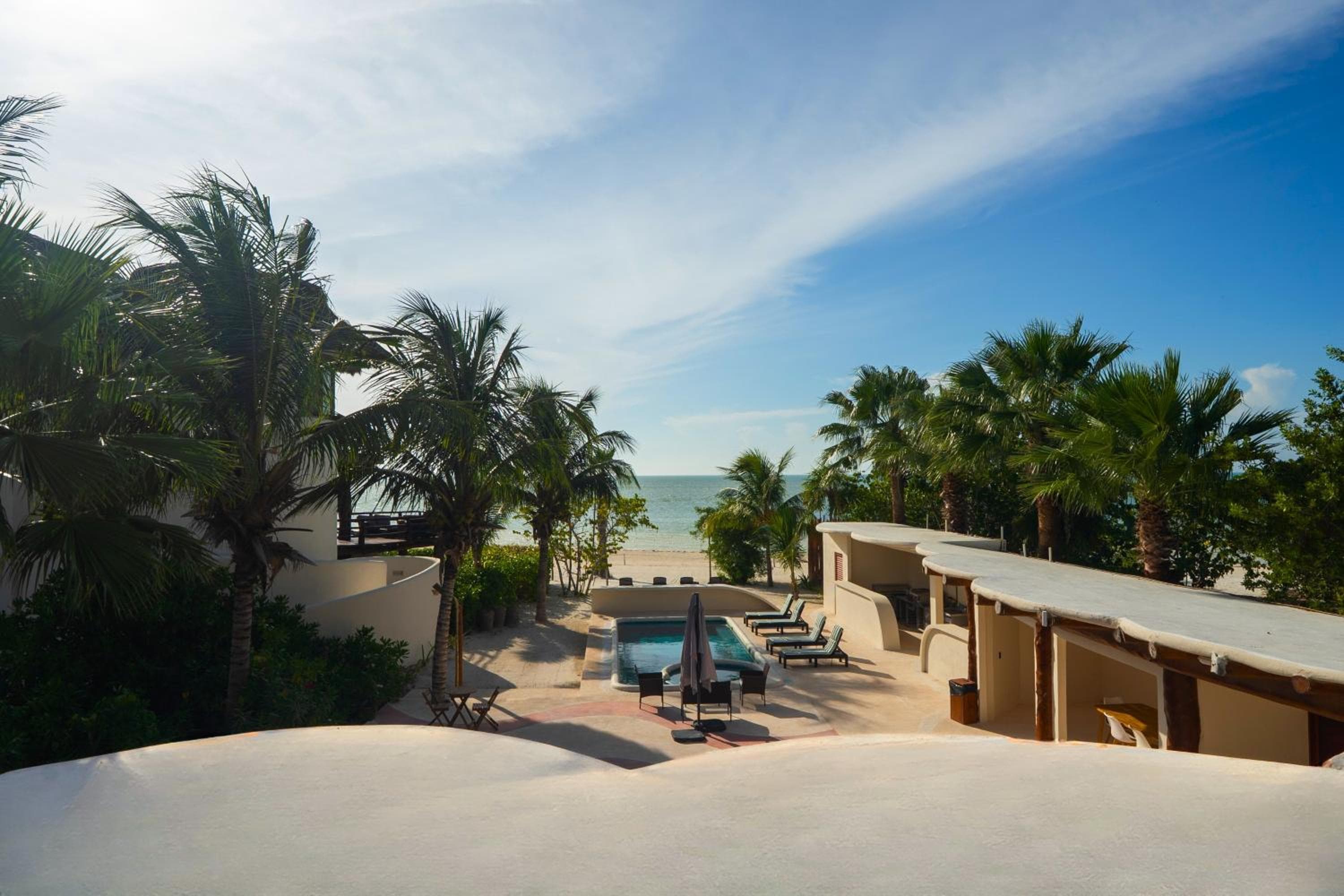 Beachfront Hotel Boutique DK — 2