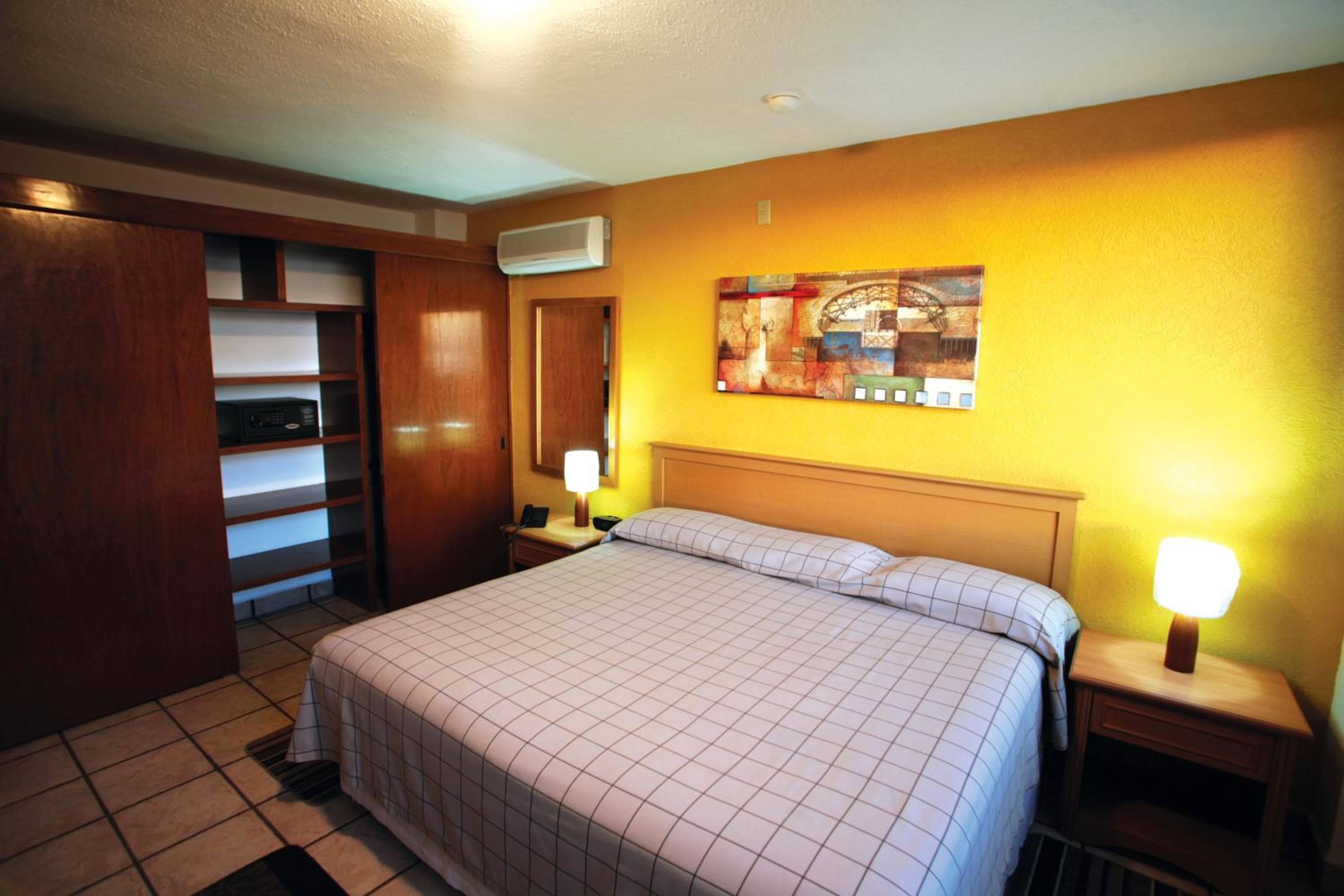 Sunrock Hotel & Suites — 14