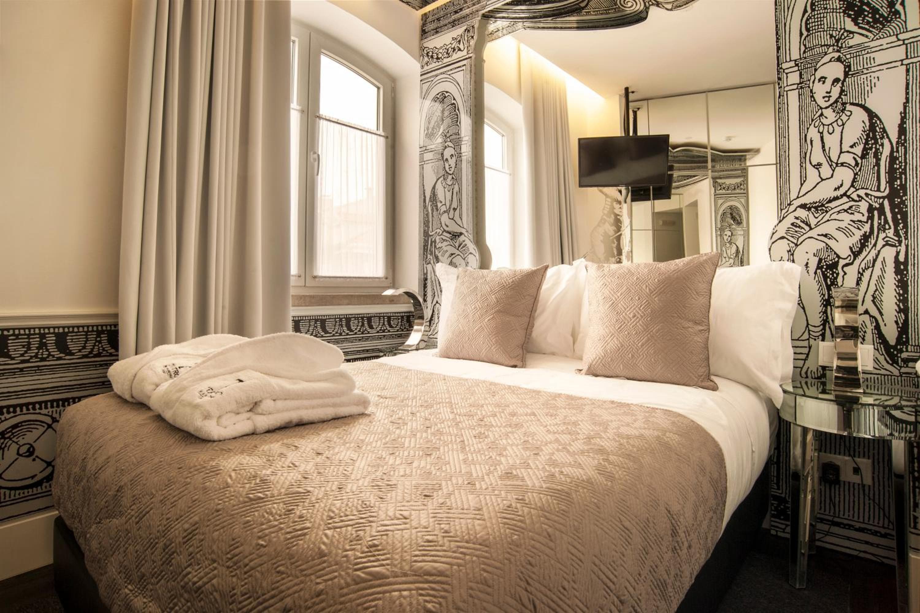Teatro Boutique Rooms & Suites — 10