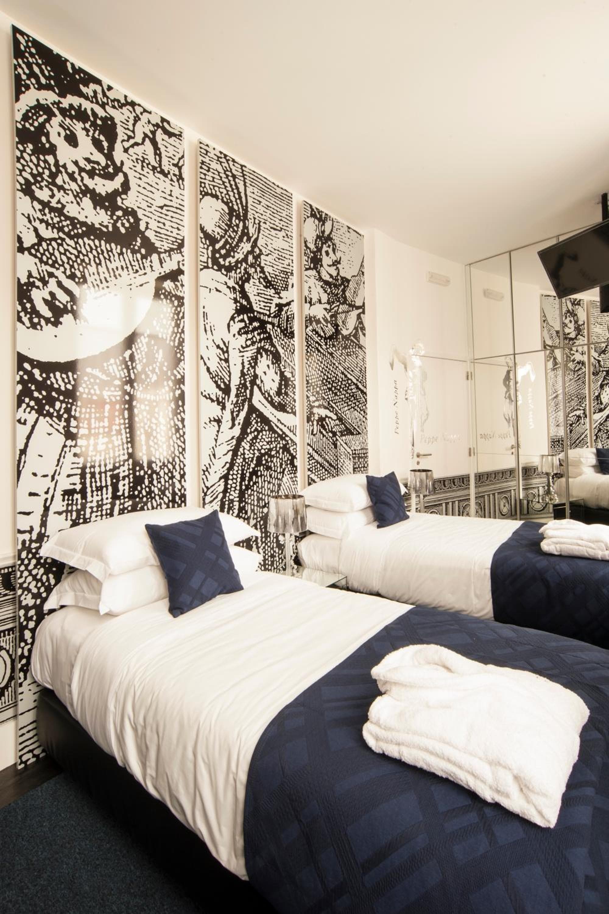 Teatro Boutique Rooms & Suites — 24