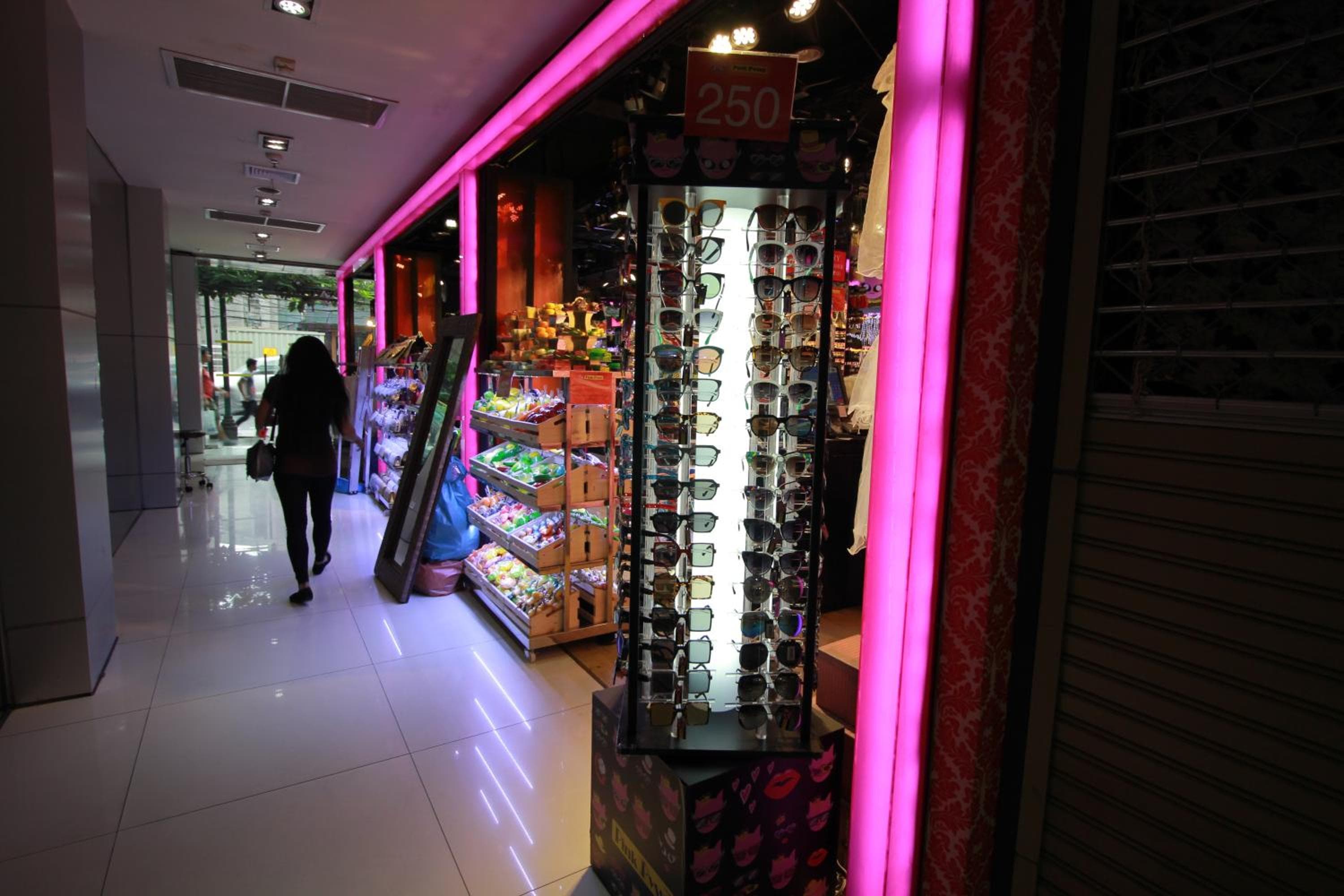 Grand 5 Hotel & Plaza Sukhumvit Bangkok — 13