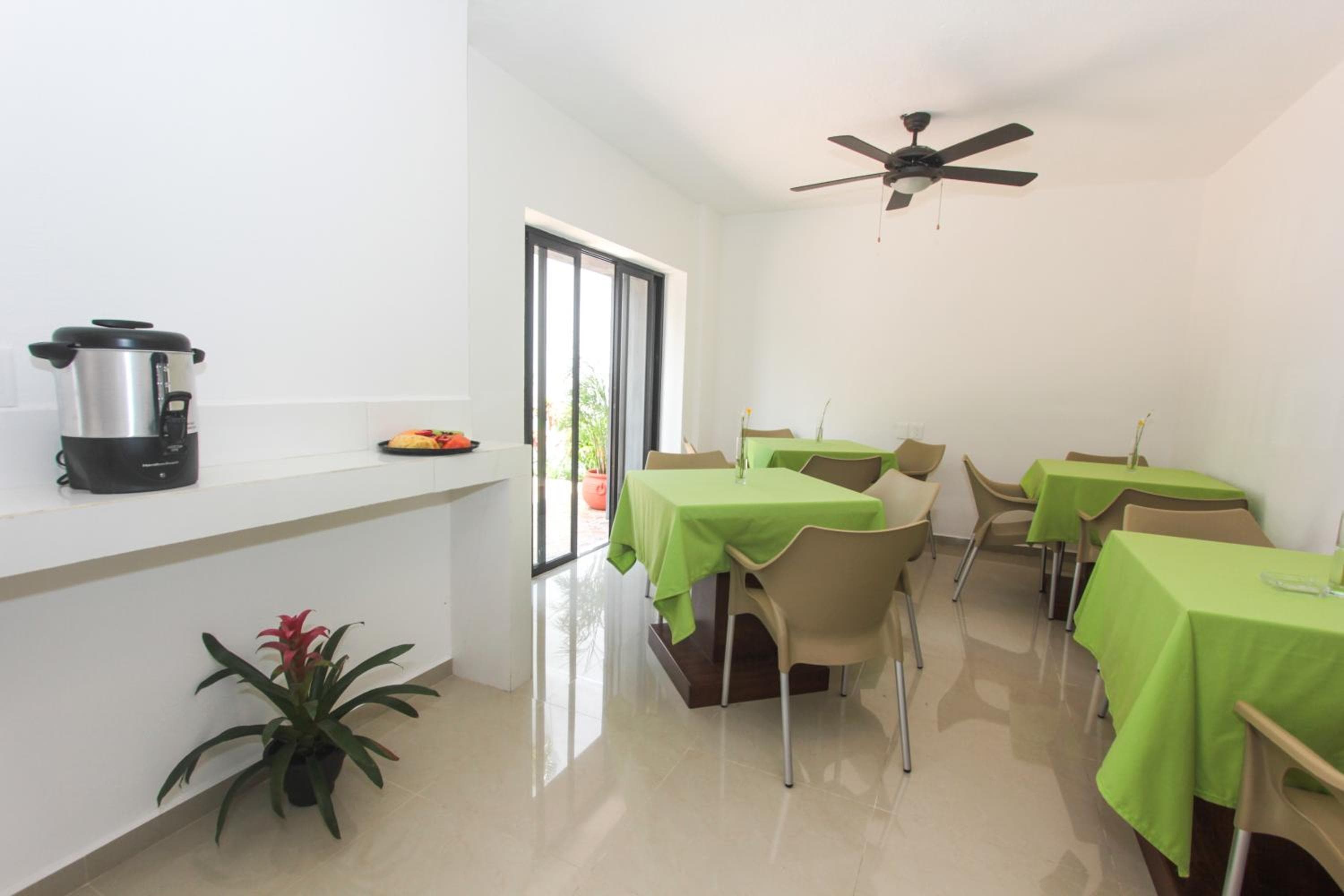 Hotel Los Girasoles — 13