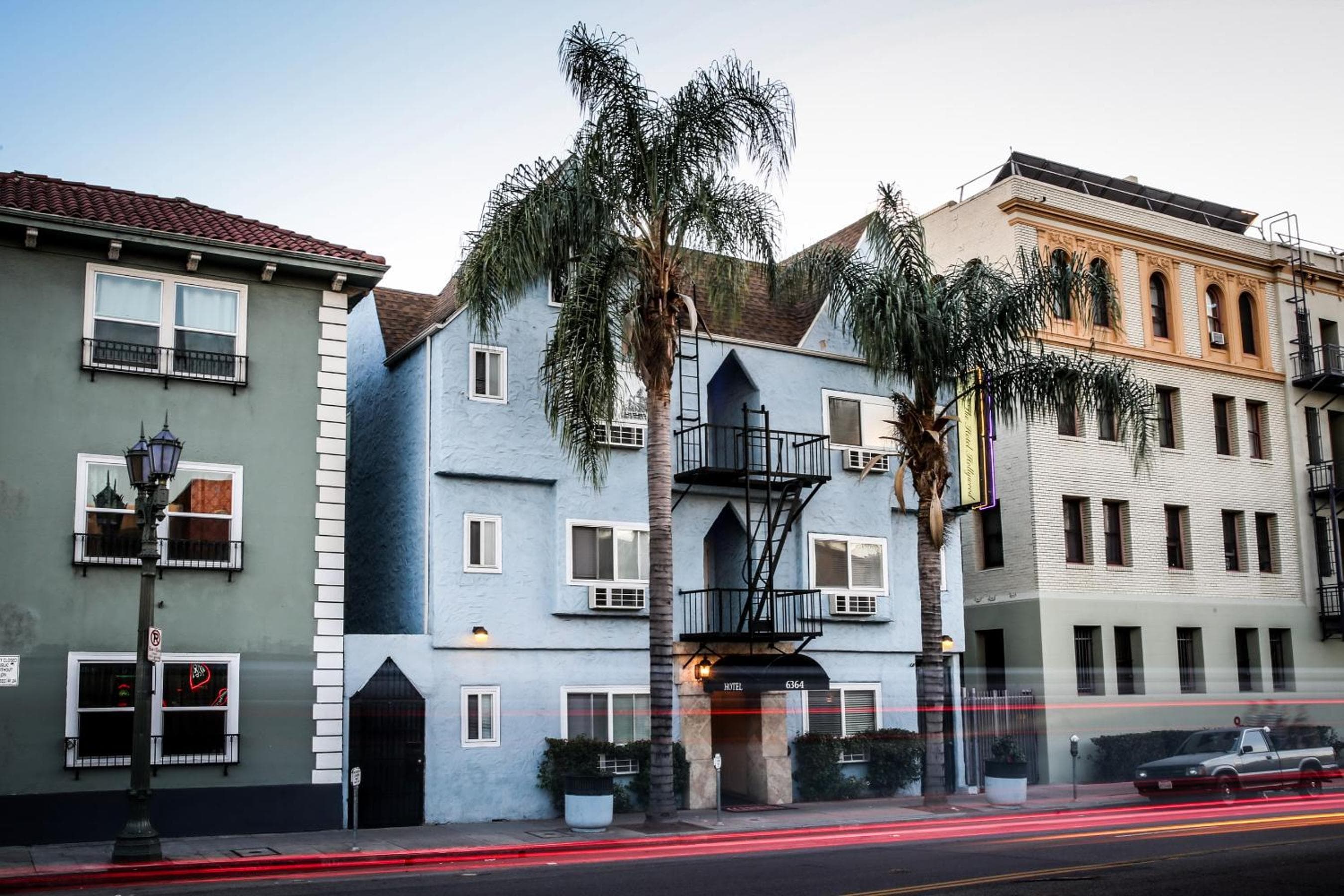 L'Hotel Hollywood — 1
