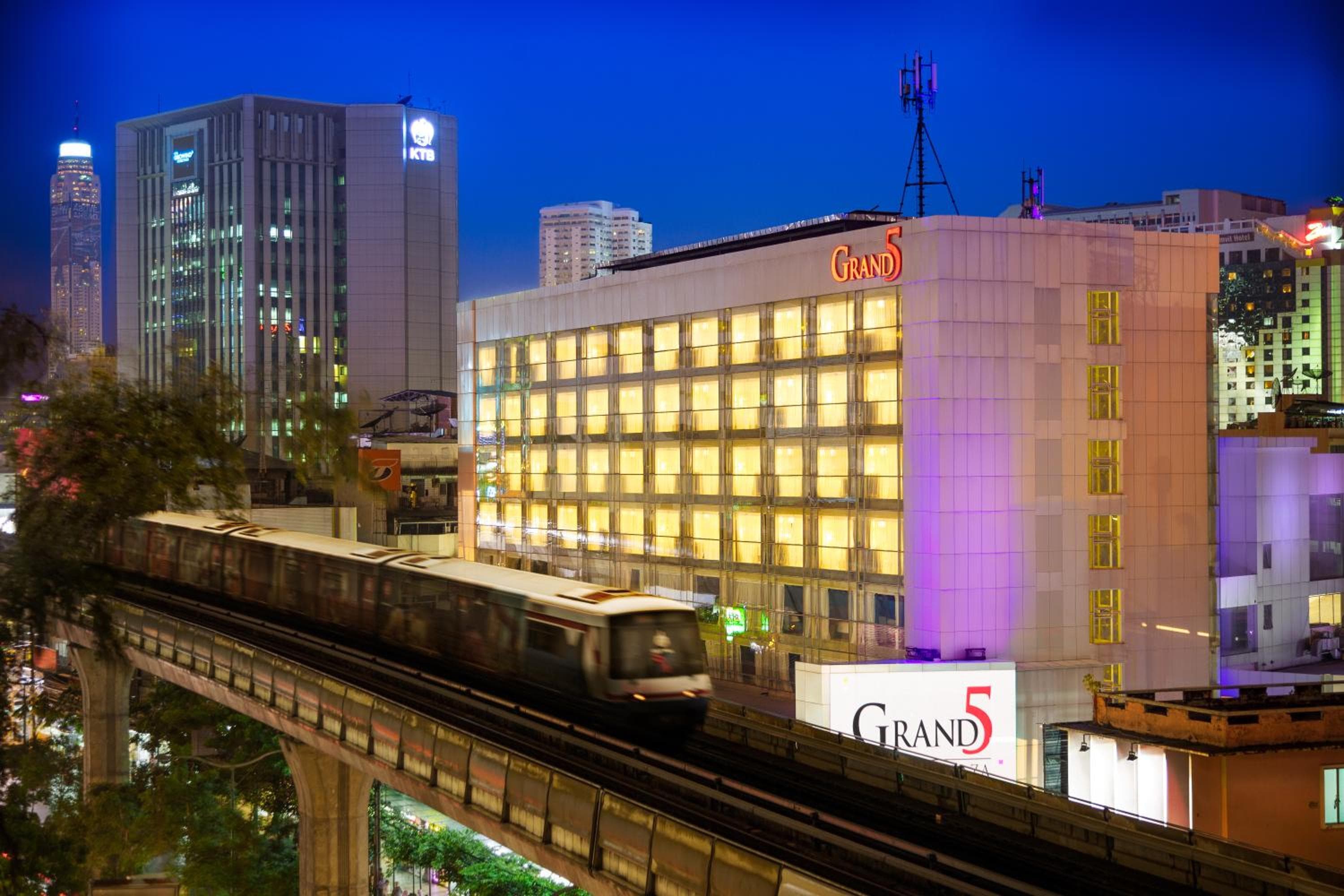 Grand 5 Hotel & Plaza Sukhumvit Bangkok — 15