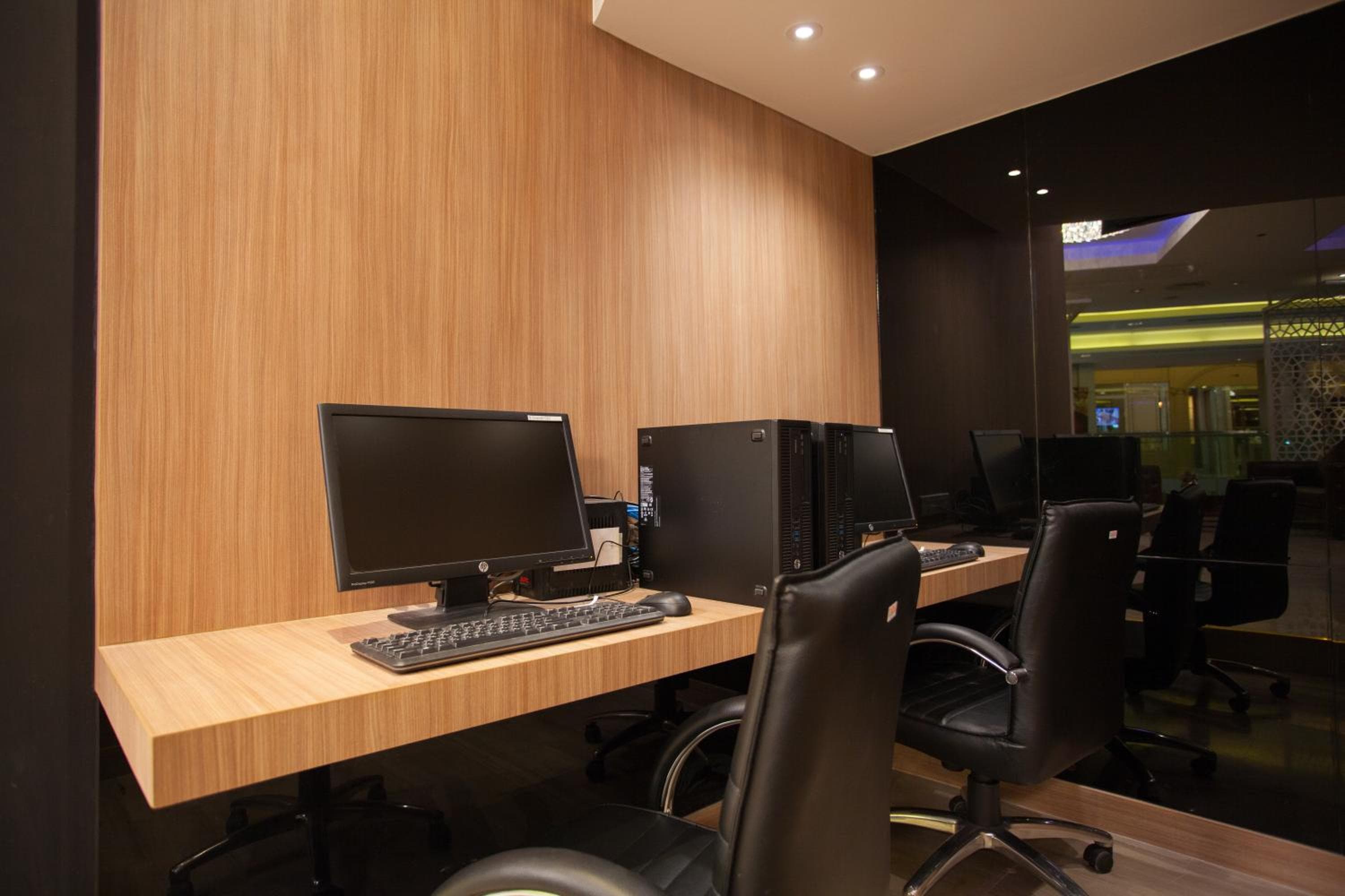 Grand 5 Hotel & Plaza Sukhumvit Bangkok — 27