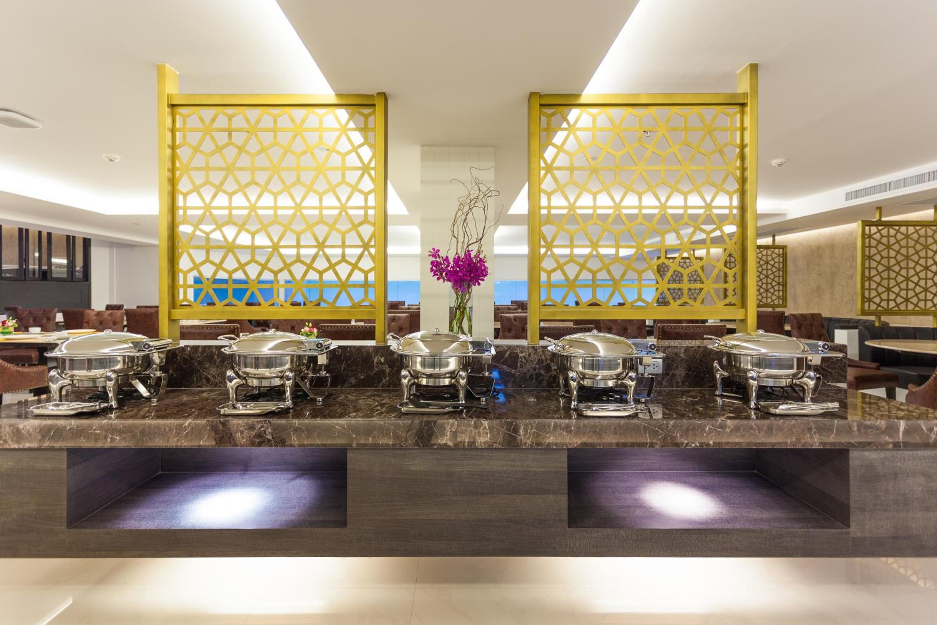 Grand 5 Hotel & Plaza Sukhumvit Bangkok — 30